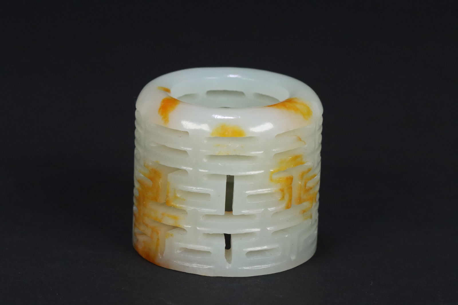 Qing Dynasty Hetian Jade Thumb Ring (1 of 2)