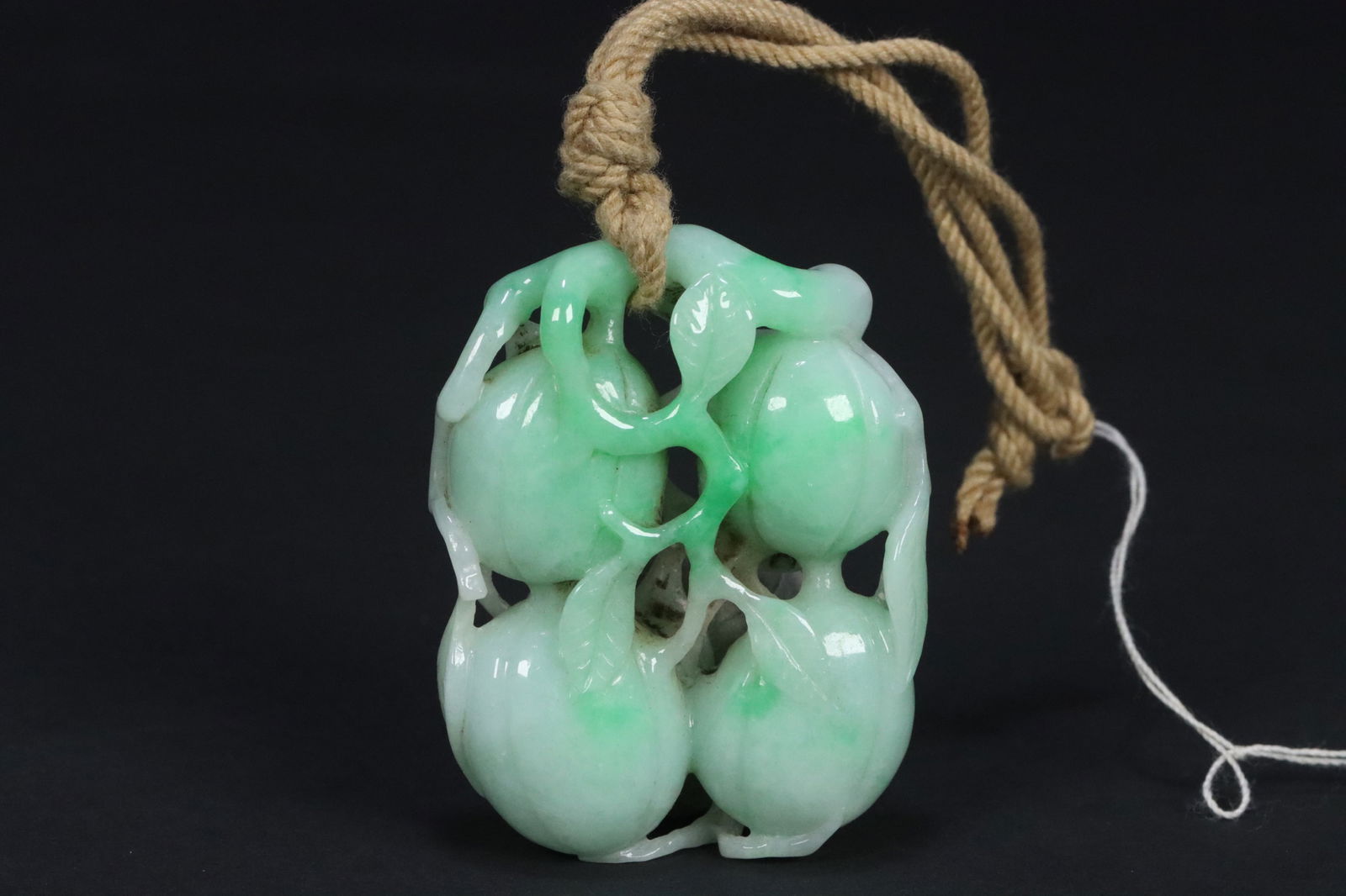 Qing Dynasty jade pendant (1 of 2)