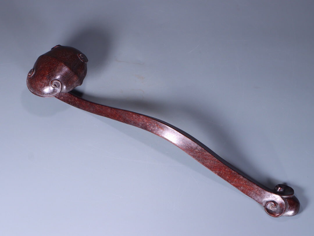 Rosewood Ruyi Handle (1 of 2)