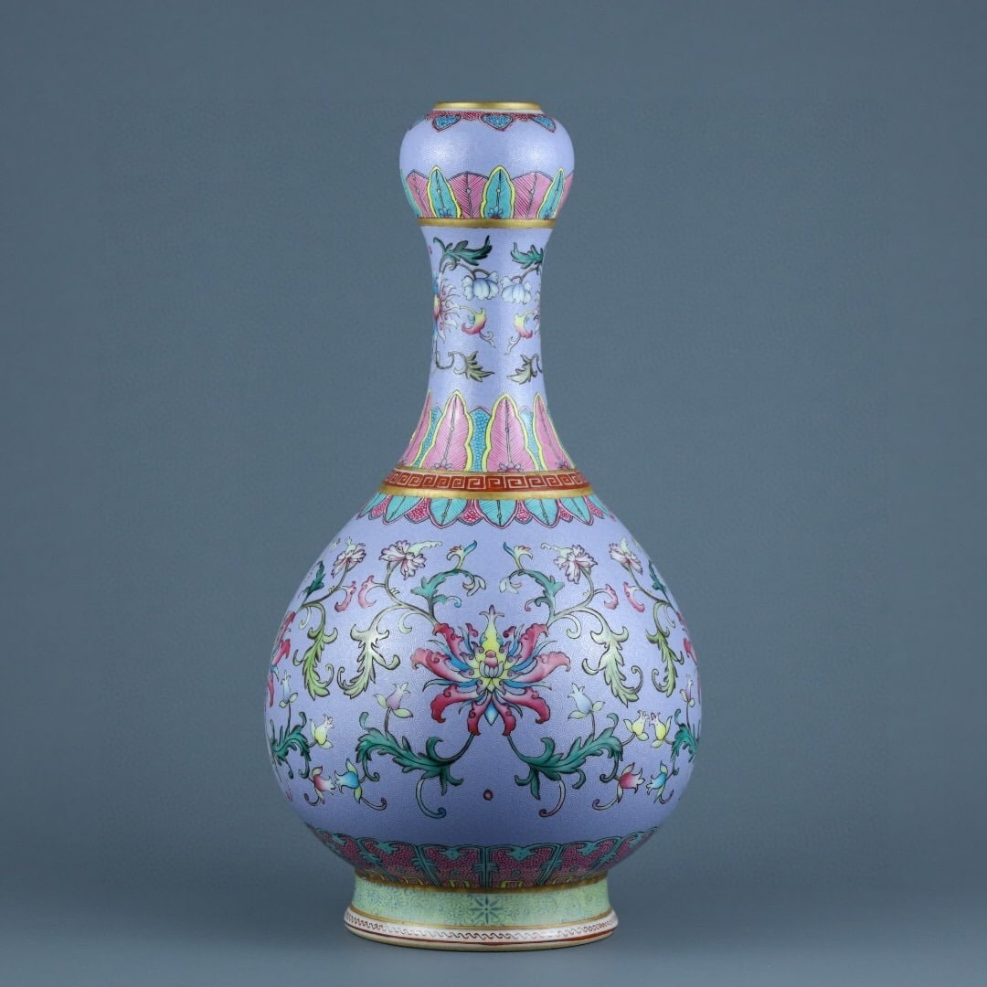 Qianlong mark Enamel Garlic-Head Vase: 28.8*3.6*16