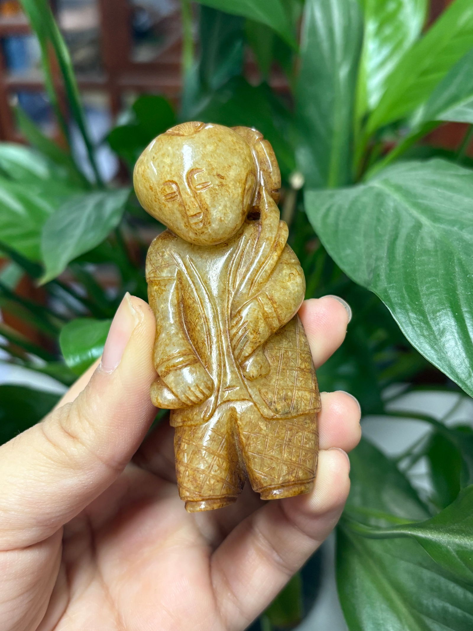 Hetian jade carving: 7.4*3.15*2.8/84.9g