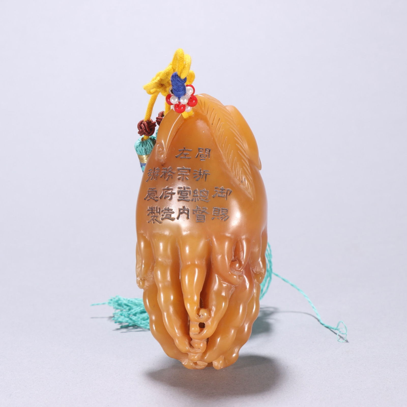 Qing Dynasty Tianhuang Stone Hand-held Piece: 9.6*4.7/191.8g