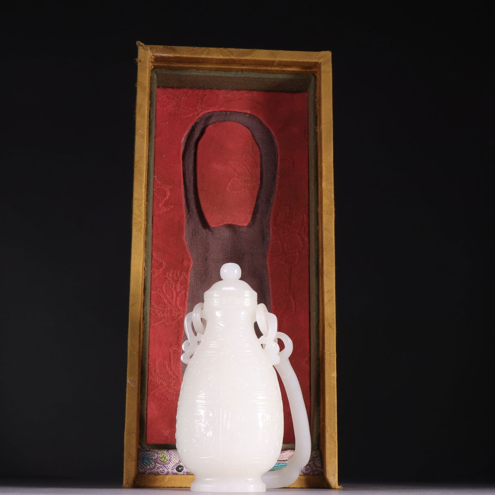 Qing Dynasty Hetian Jade Teapot with Handle: 11*5.2/210.2g