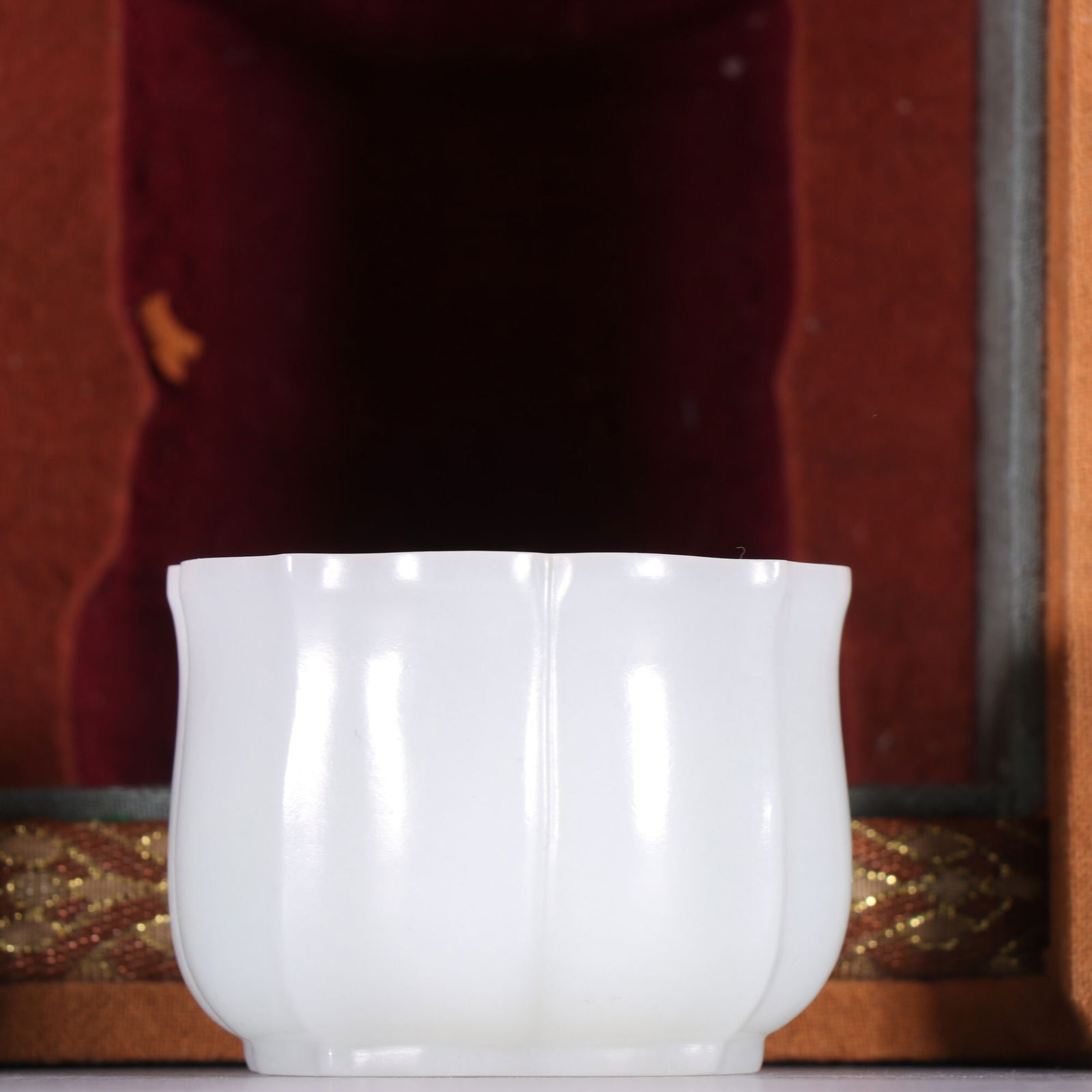 Qianlong Mark Hetian Jade Cup: 4.1*5.4/80.6g