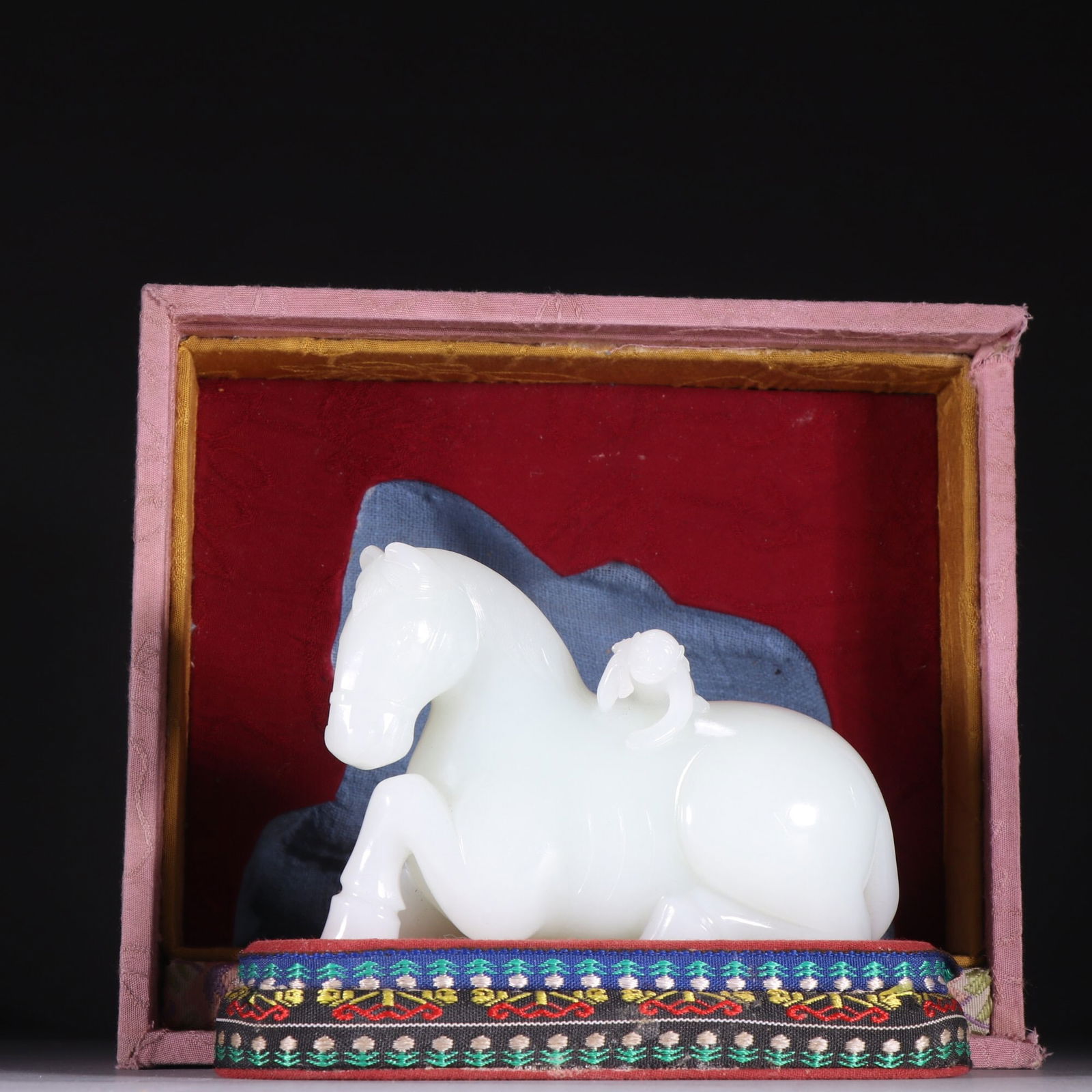 Qing Dynasty Hetian Jade Ornament: 7.7*11.8/500g