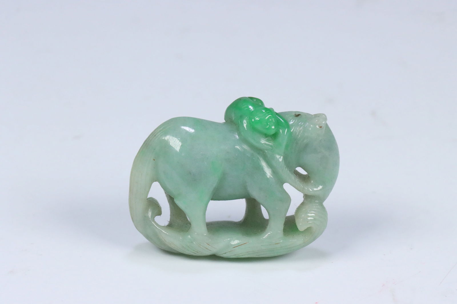 Qing Dynasty Jadeite Handheld Piece: 3.9*3.02*1.48/24.3g