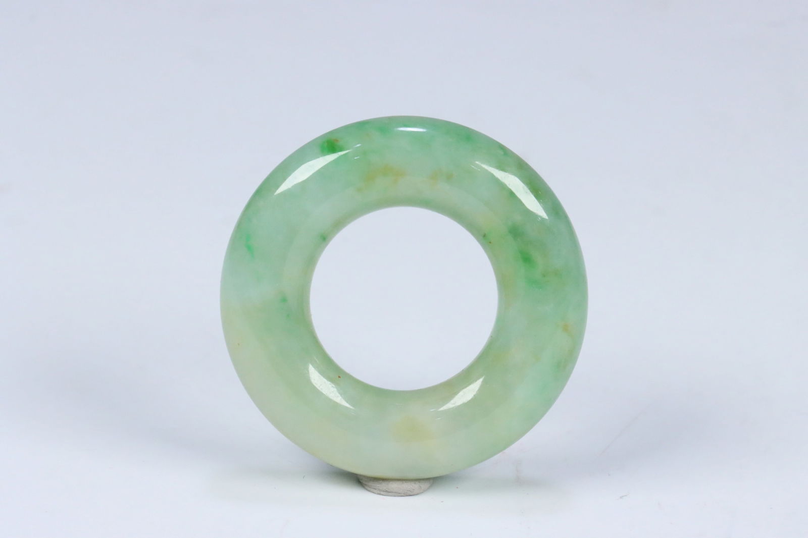 Qing Dynasty jadeite robe ring (1 of 2)