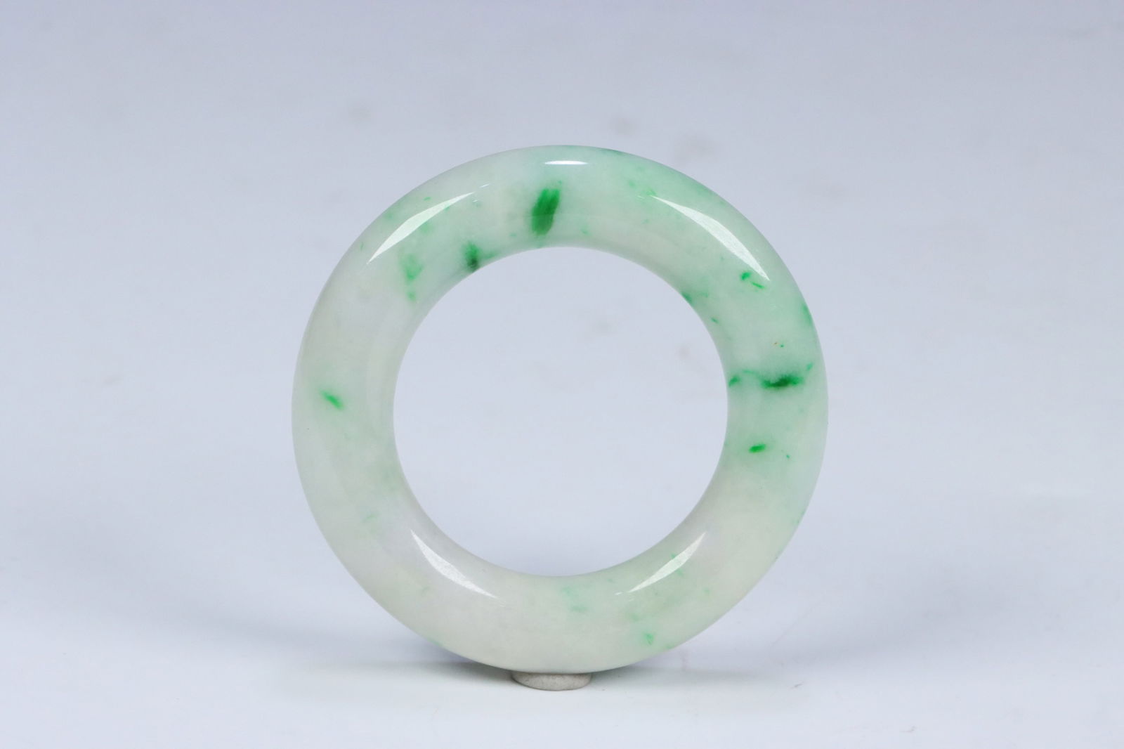 Qing Dynasty jadeite robe ring (1 of 2)