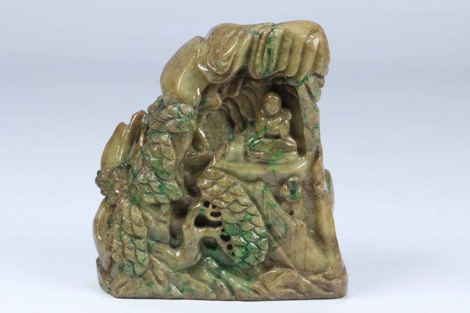 Qing Dynasty jadeite mountain-shaped ornament (1 of 2)