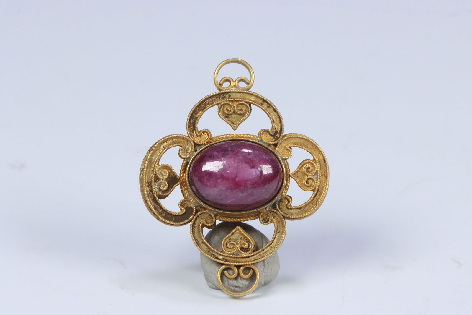 Qing Dynasty silver gilded ruby inlaid pendant: 4.08*3.2*1.7/14.7g