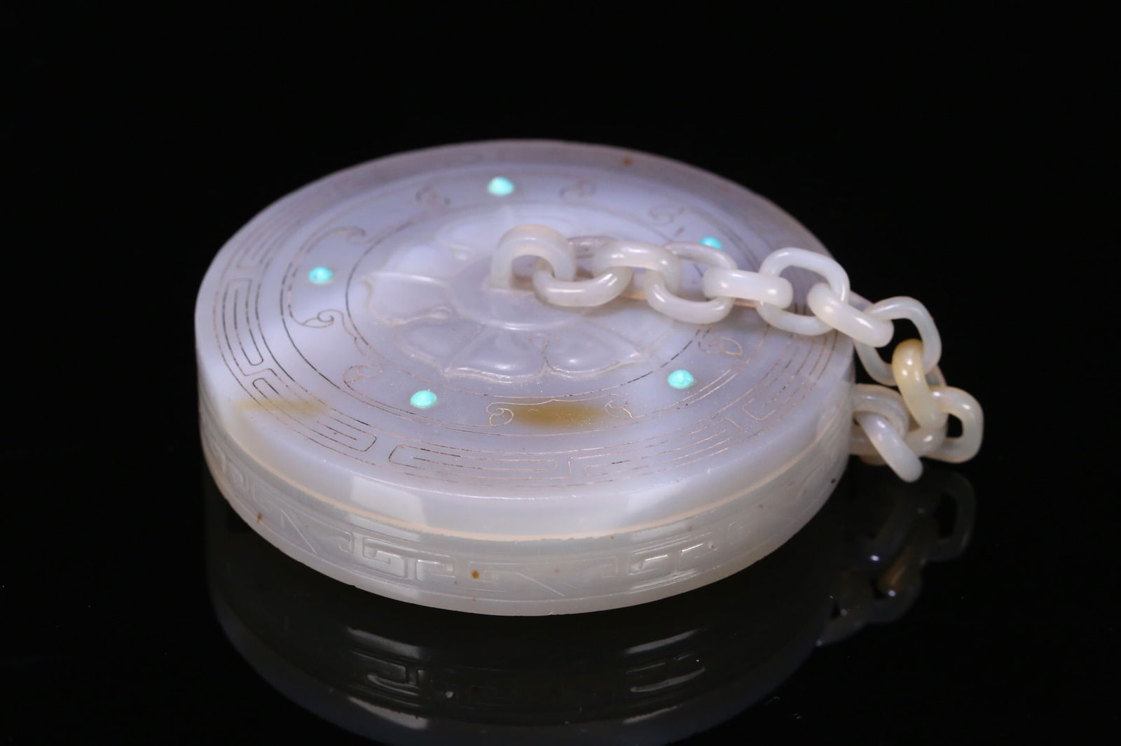 Qing Dynasty Agate Inlaid Silver Filament Box with Lid (1 of 3)