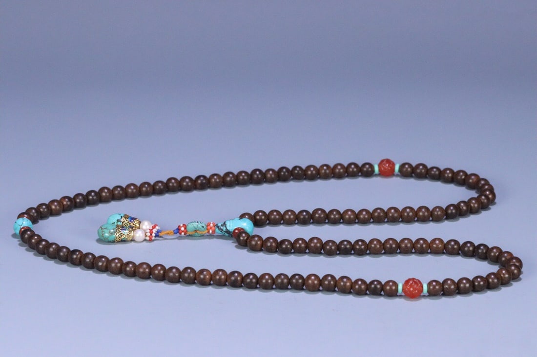 108 prayer beads made of agate and agarwood from the Qing Dynasty (1 of 1)