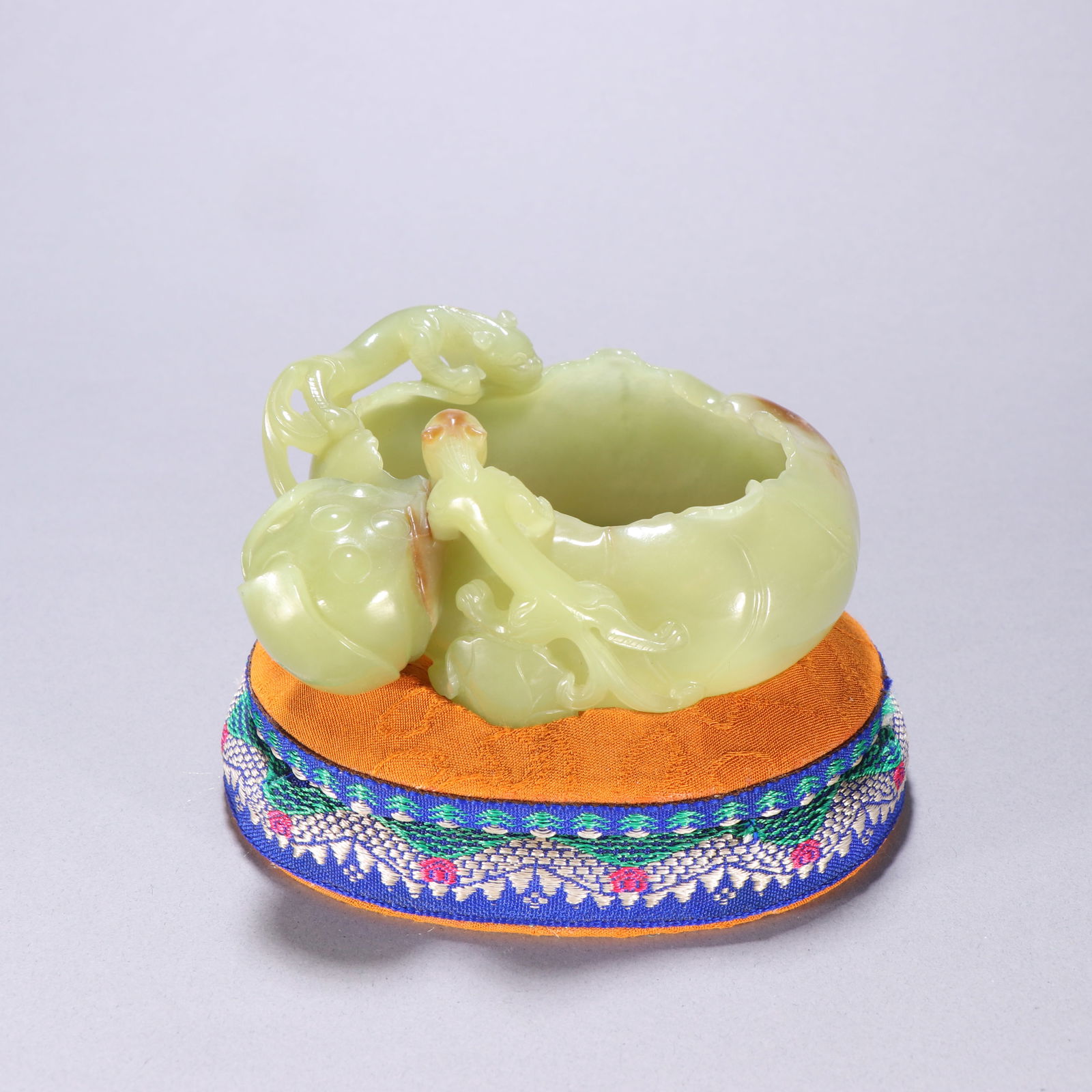 Hetian jade washer from the Qing Dynasty: 4.7*10.3/220g