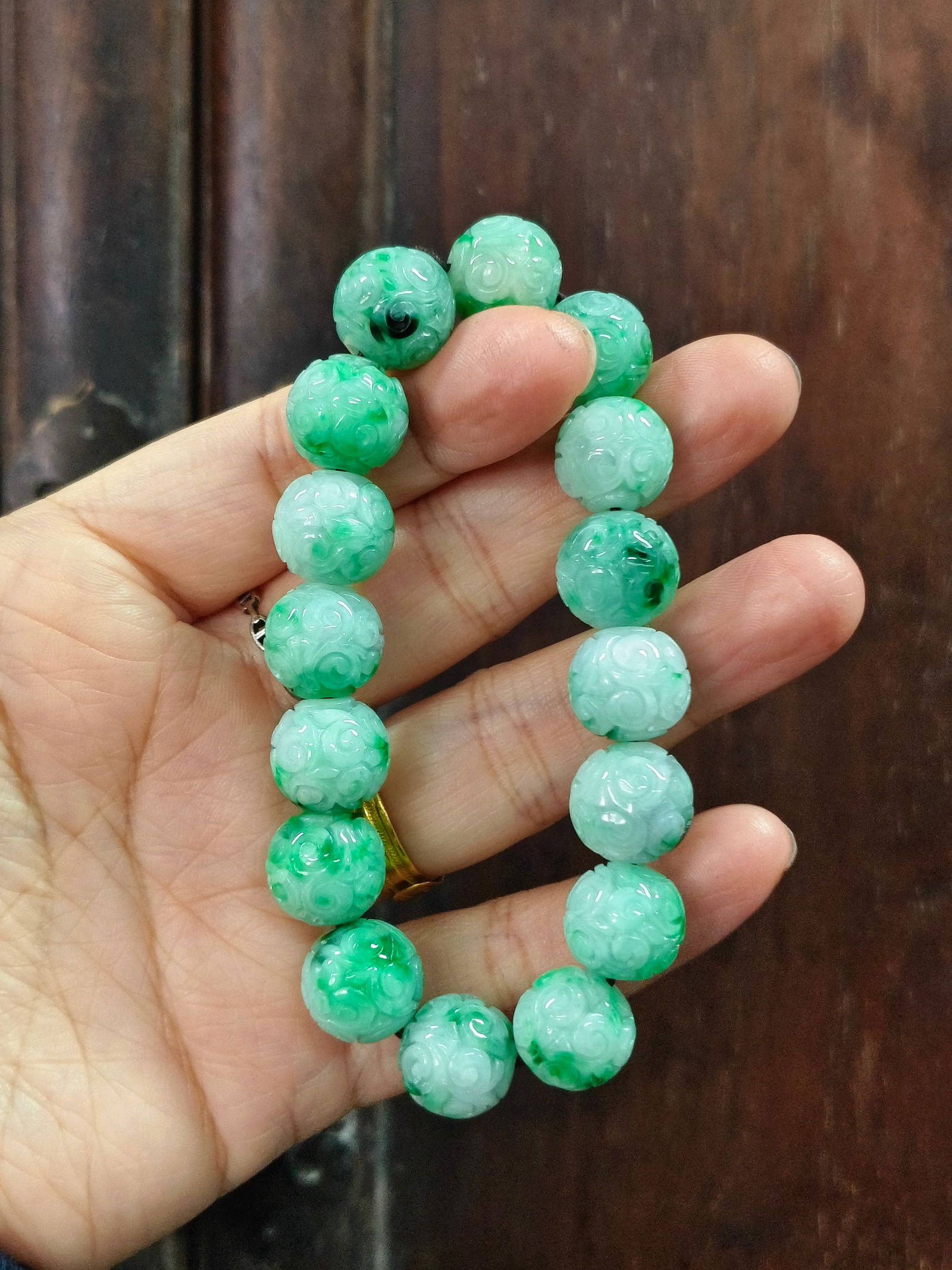 Jade bracelet: 1.25/48g