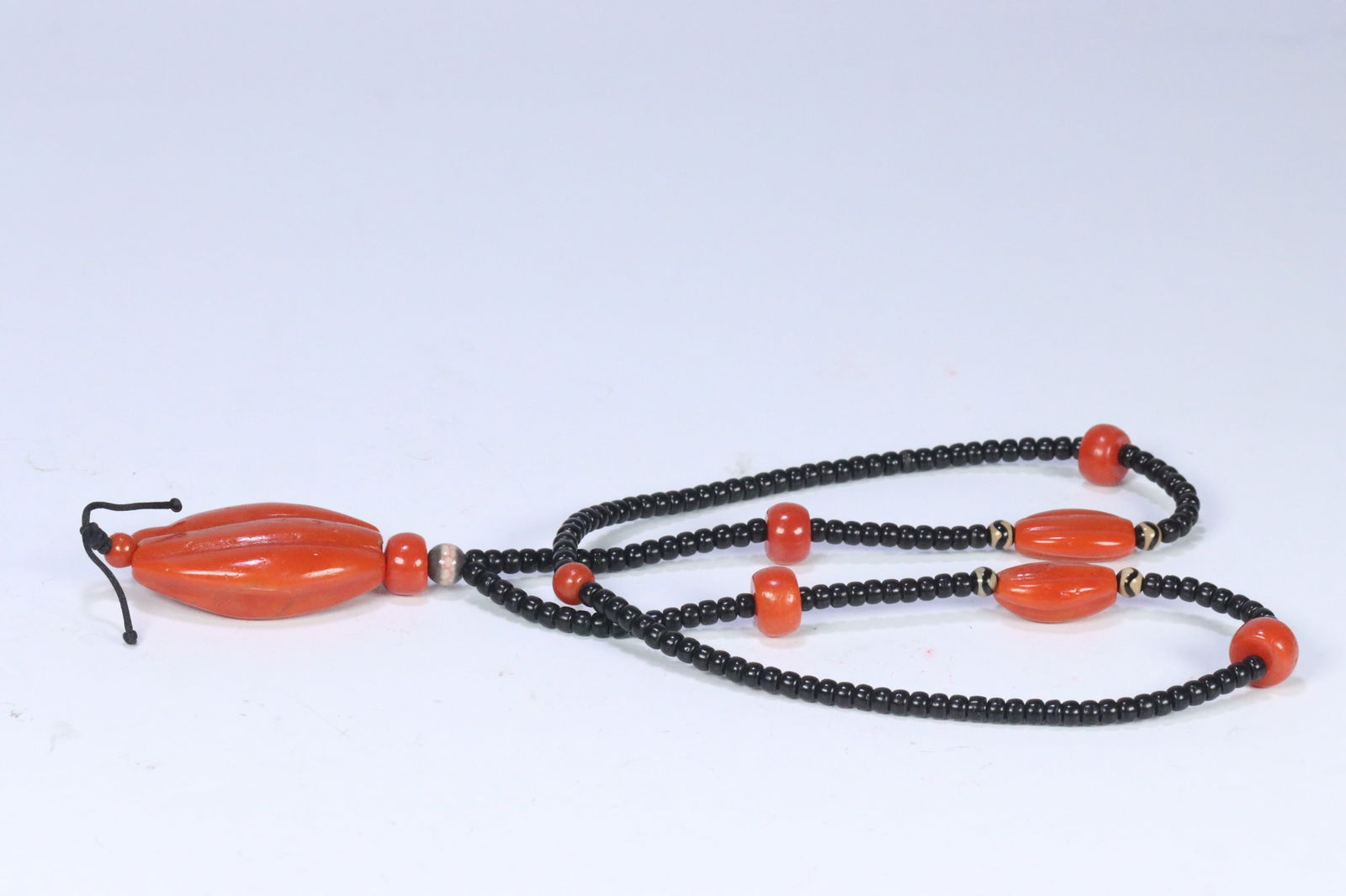 Tibetan Southern Red Agate Necklace: 5.1*3.1*1.6/77g