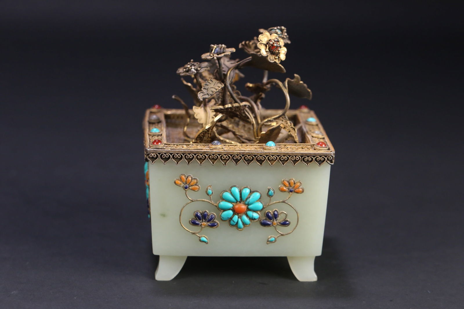 Qianlong Mark Hindustan Hetian Jade Silver-Plated Gilt Filigree Ornament: 10.5*8.2*8.1/383.8g