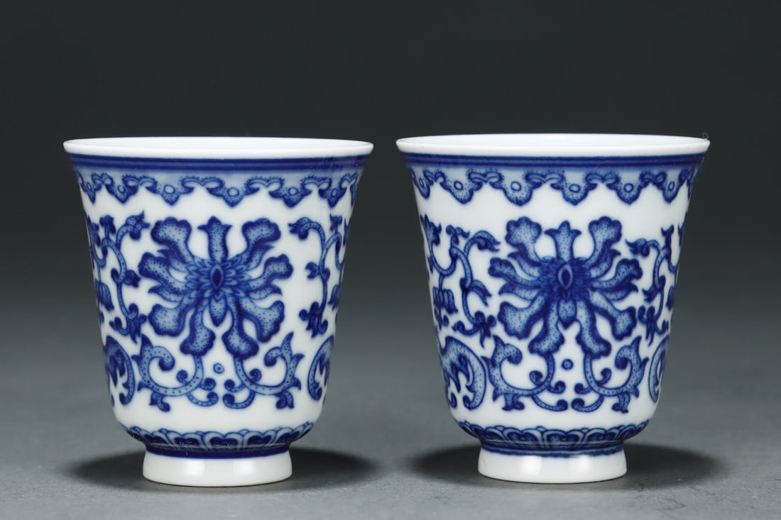 Yongzheng mark blue and white cup (1 of 4)