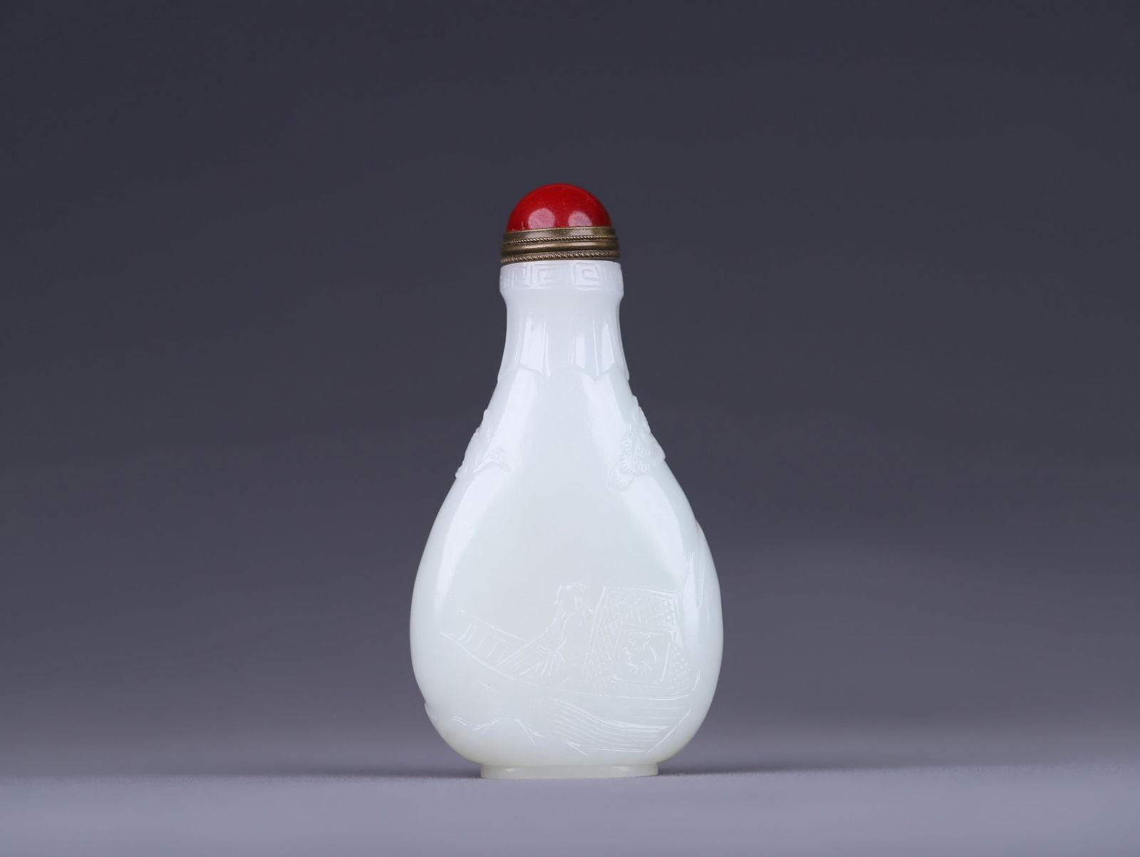 Qing Dynasty Hetian jade snuff bottle (1 of 2)