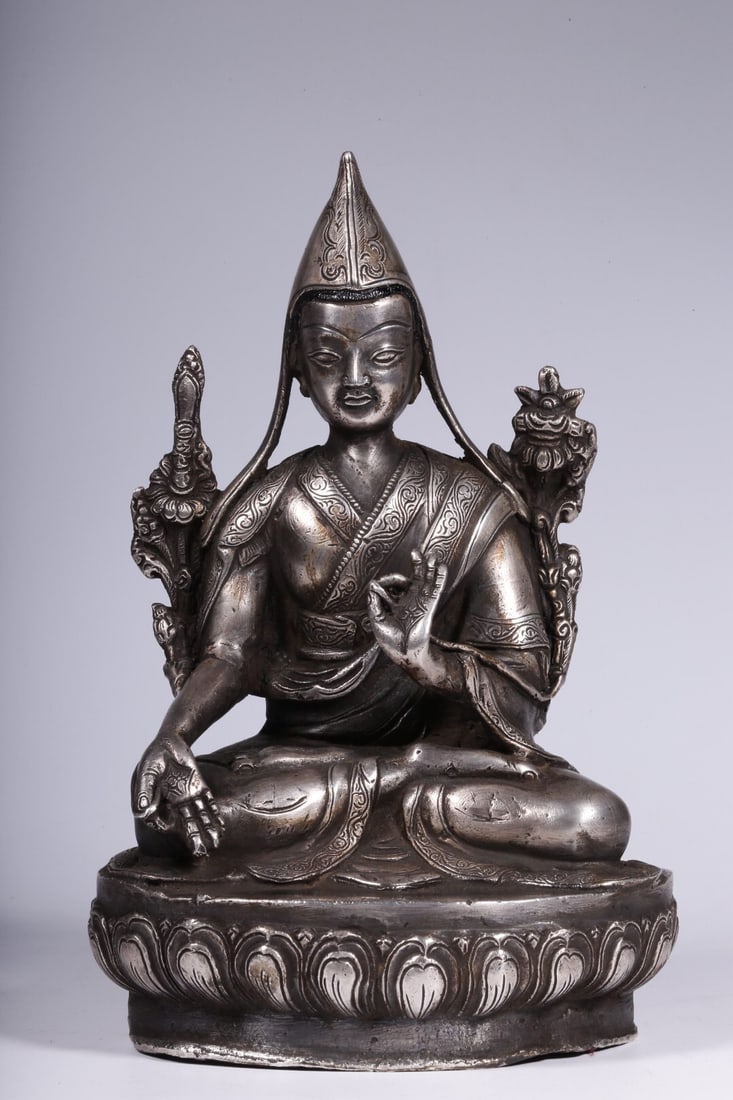 Qing Dynasty Gilt Bronze Buddha Statue with Silver Inlay: 17.5*11*8.5/946g