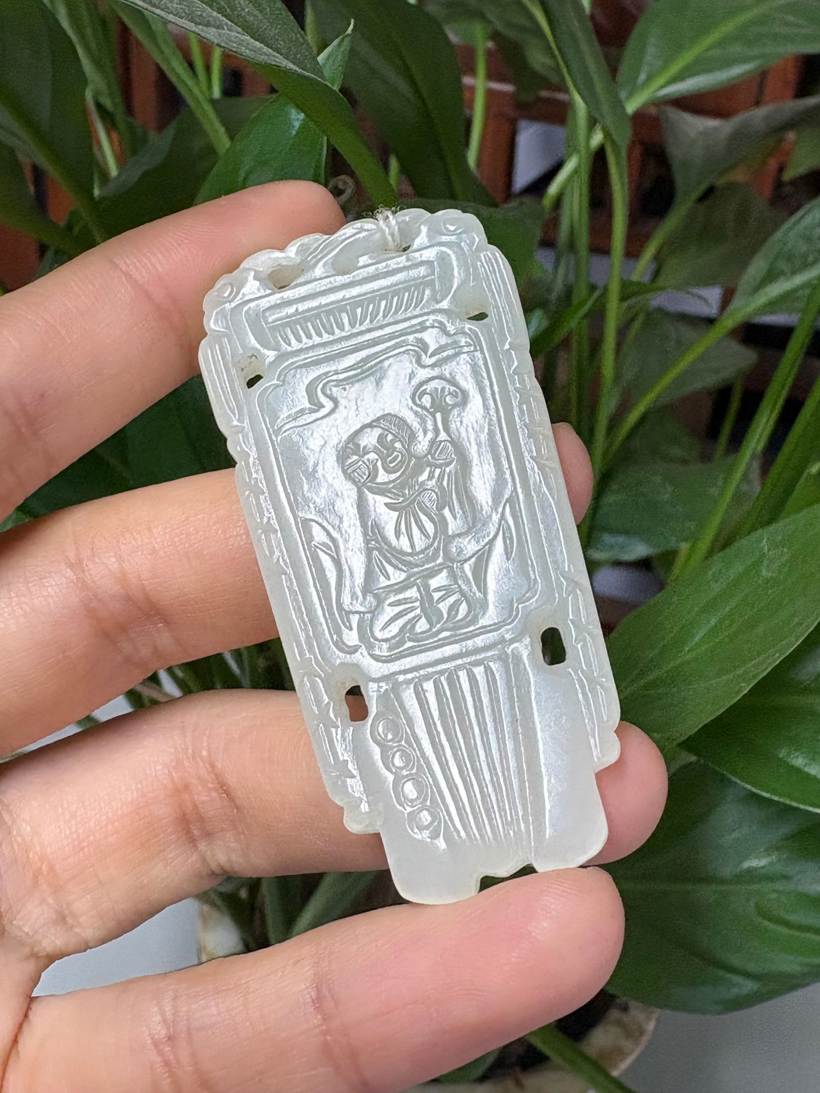 Hetian Jade Pendant: 5.9*2.9*0.5/17.2g