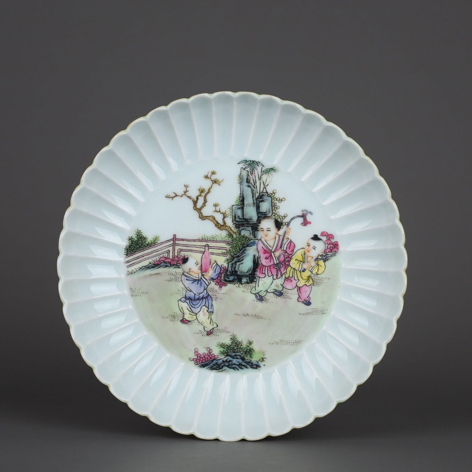 Qianlong Period Yellow Glazed Plate with Famille Rose Interior: 15.3*3.2