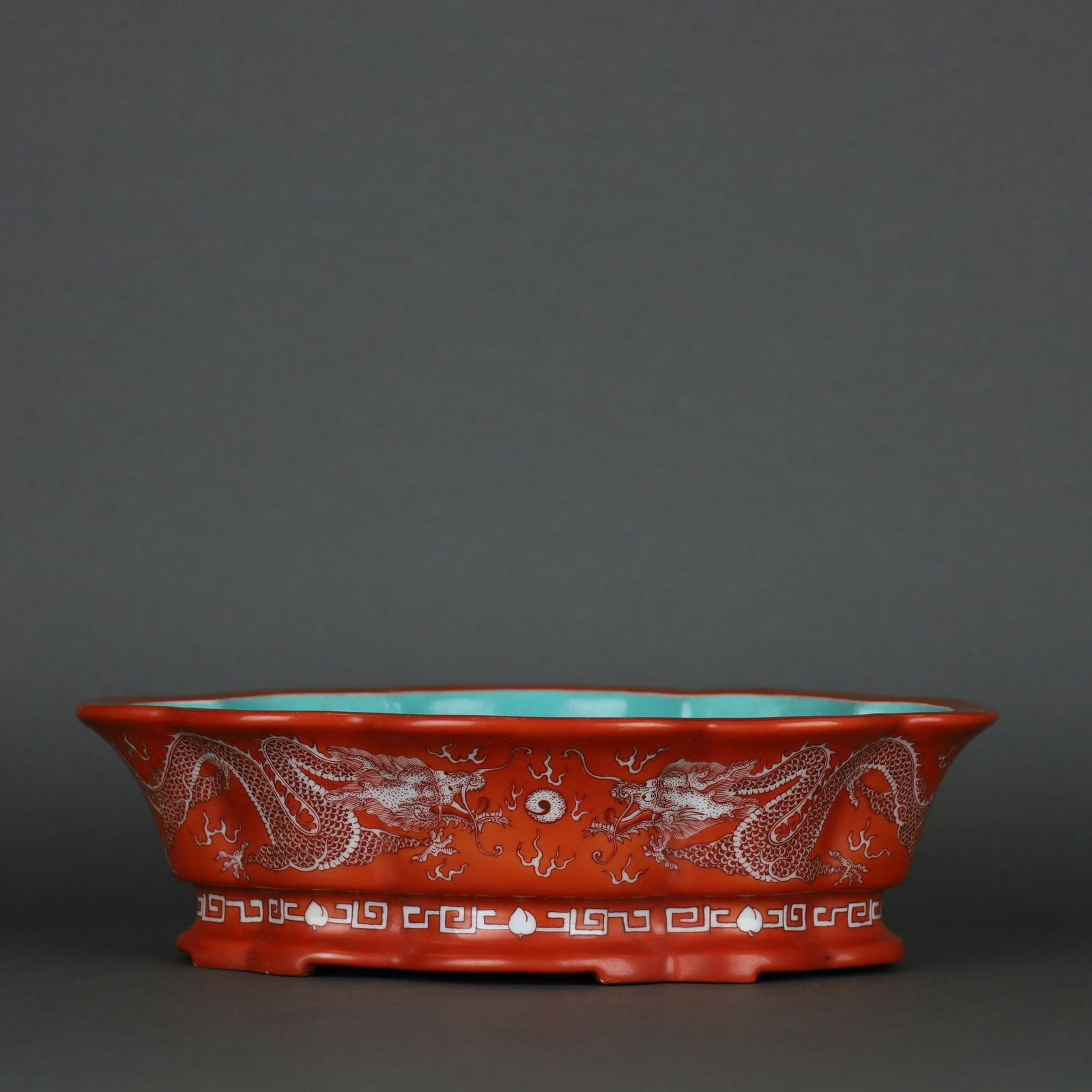Qianlong mark alum red white narcissus basin: 27.5*18.7*8