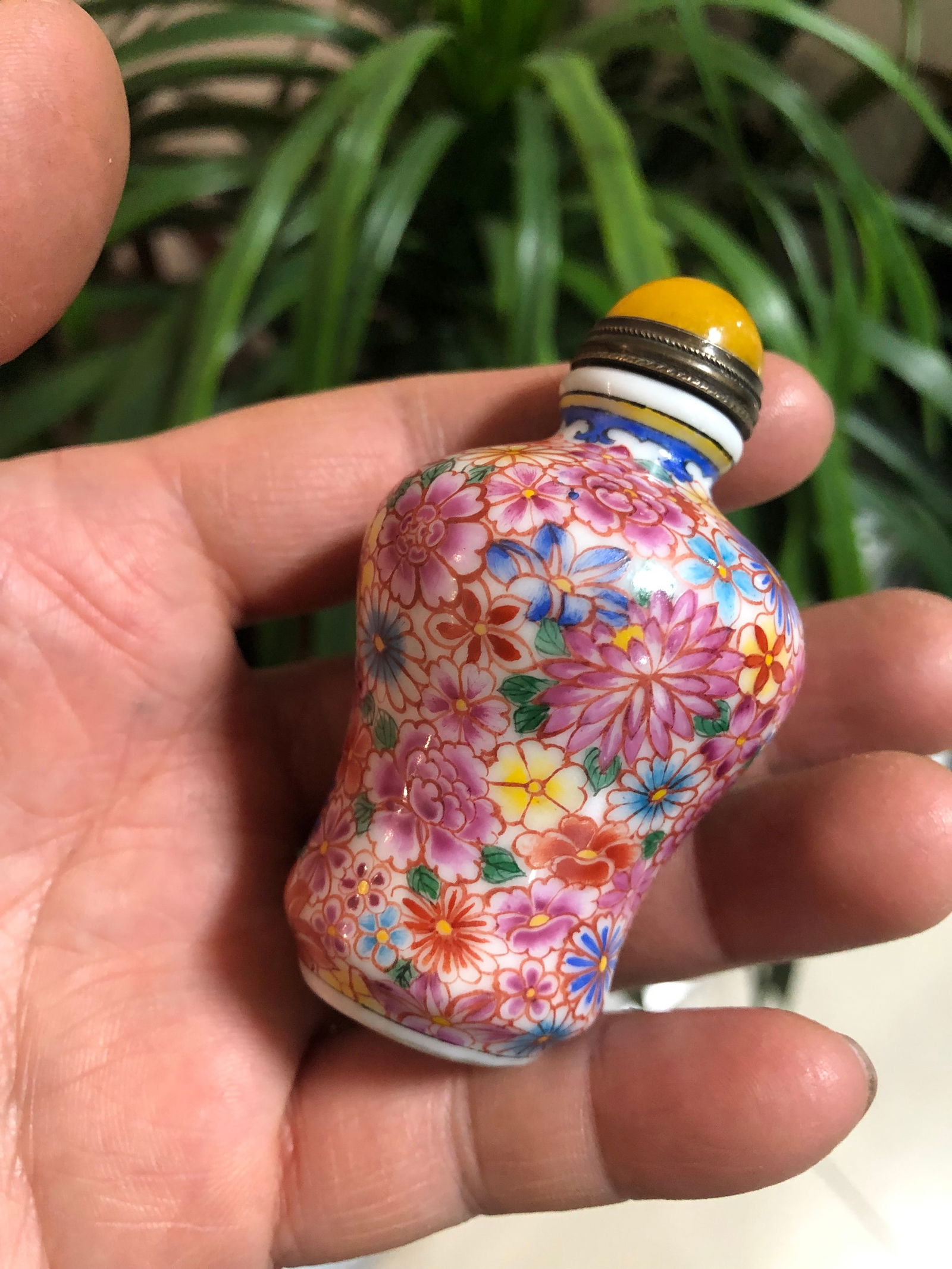 Qianlong mark enamel colored snuff bottle with magnetic body: 7.2*4.2/59.9g