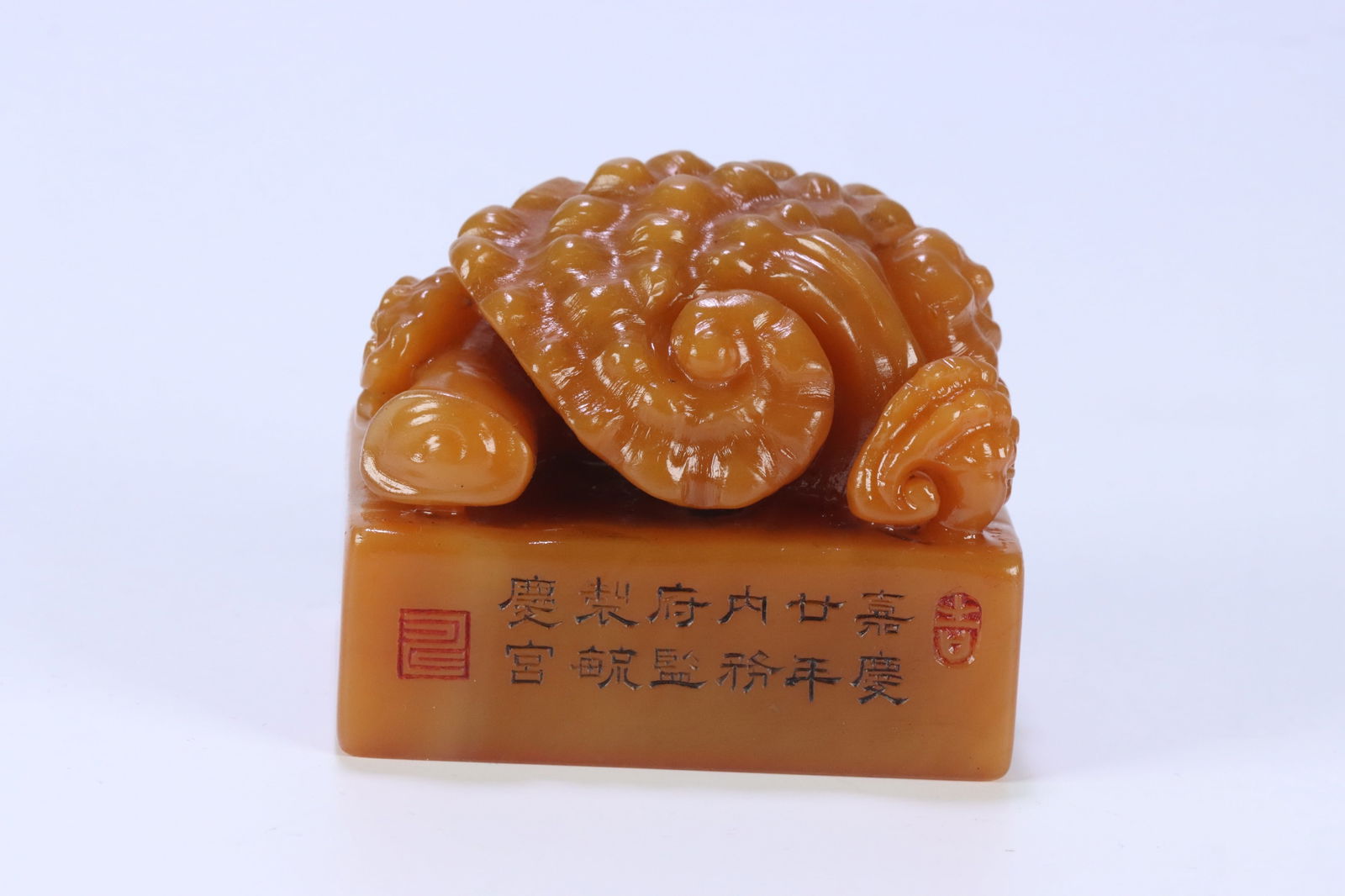 A Tianhuang stone seal Jia-qing mark: 5.36*5.3*6.66/335g