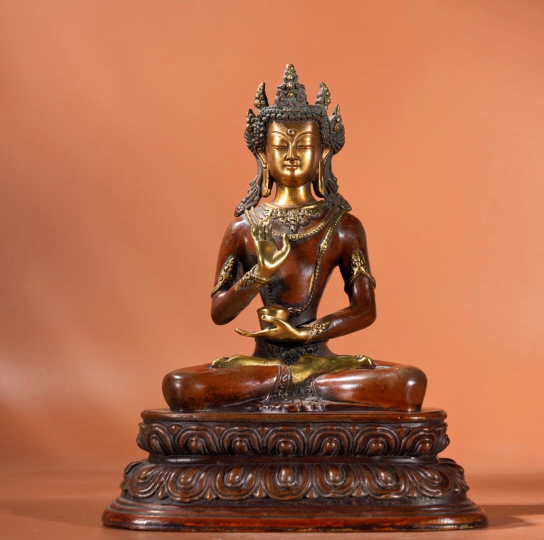 Gilt bronze Buddha statue: 22*17.5/2.03kg