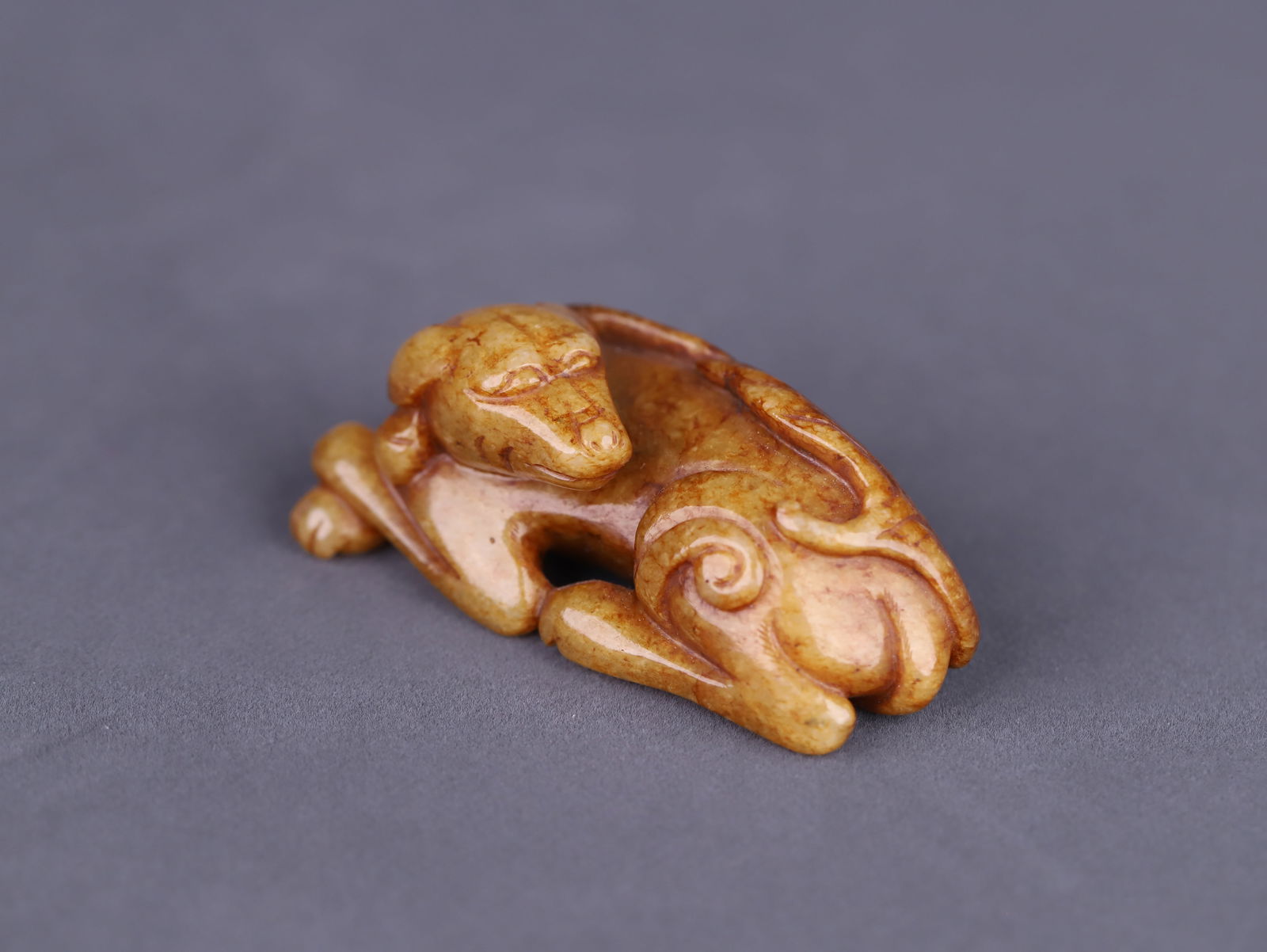 Hetian jade carvings: 2.7*7.3*3.7/96.3g