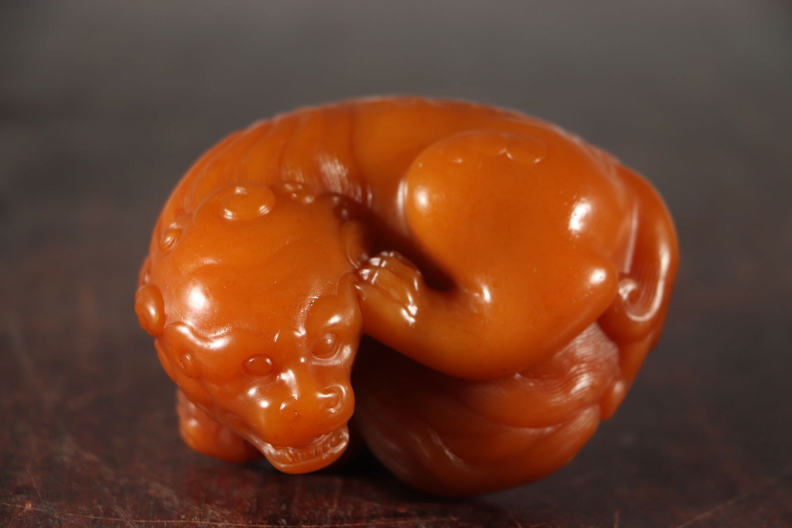 Tianhuang Stone Ornament: 8.5*6.3*5.5/302g