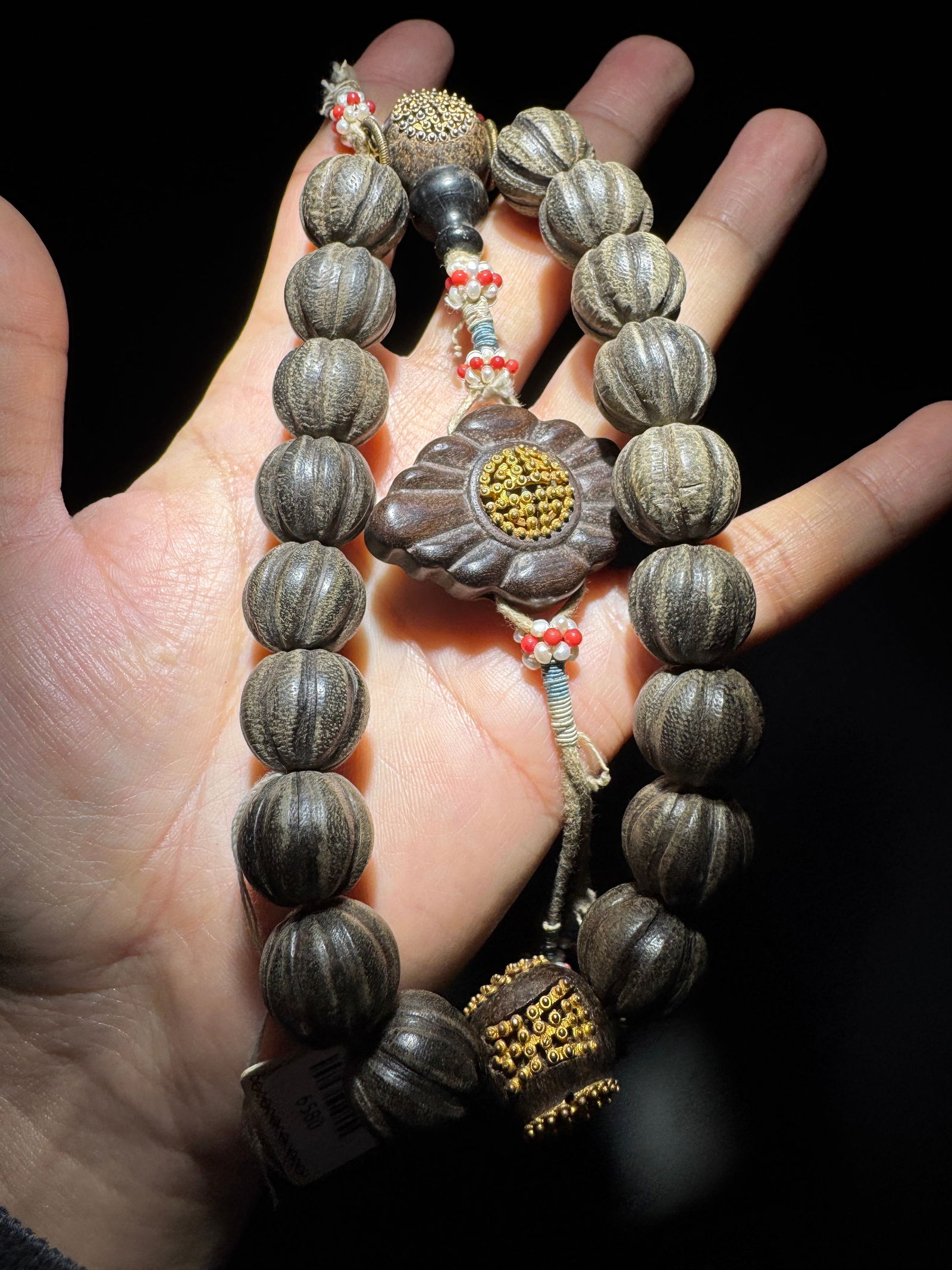 Qing Dynasty Agarwood Inlaid with Silver Gilt Eighteen-Bead Handheld Beads: 1.6/66.7g