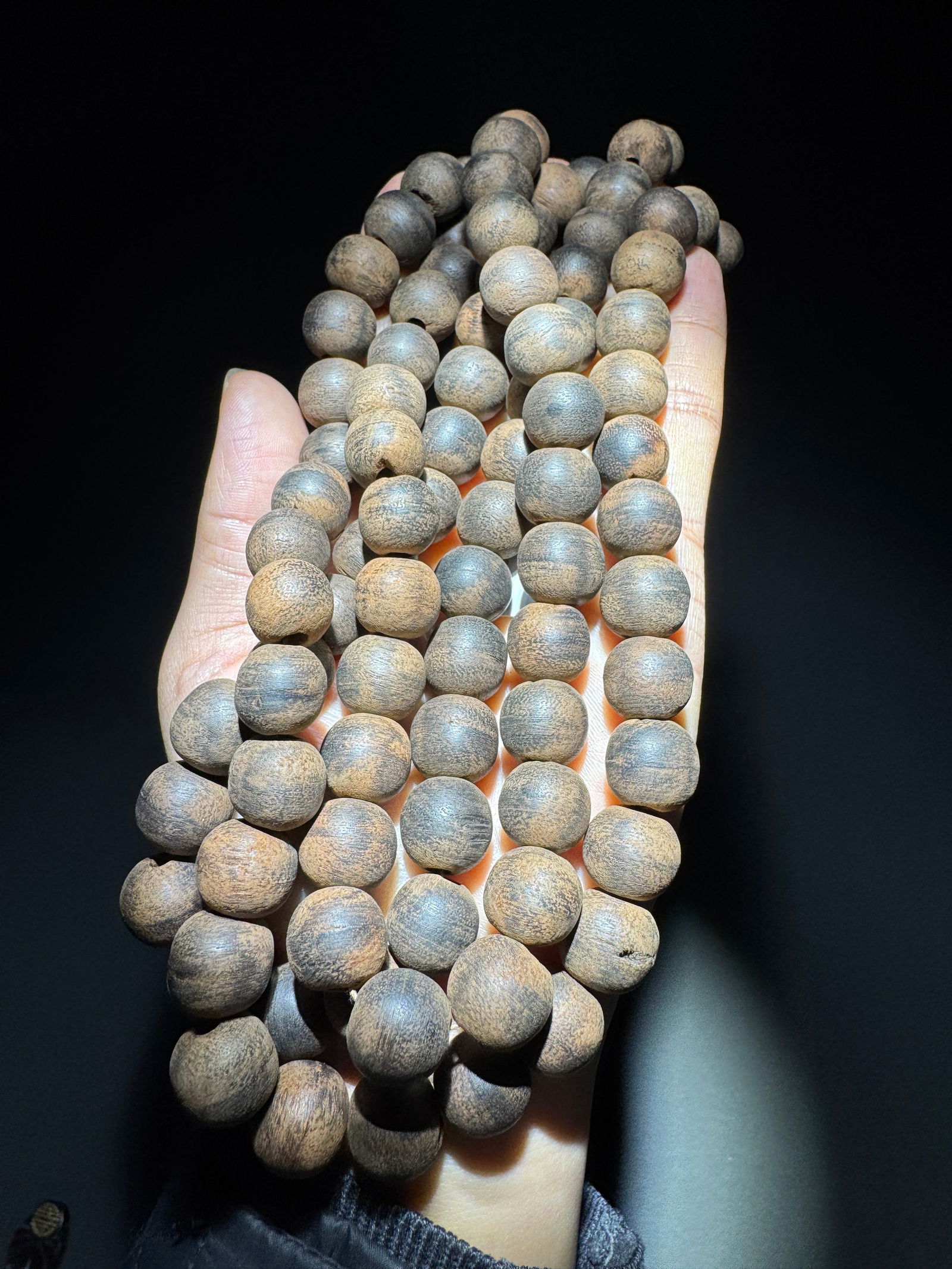 Qing Dynasty Agarwood 108-Bead Rosary: 1.5/137.2g