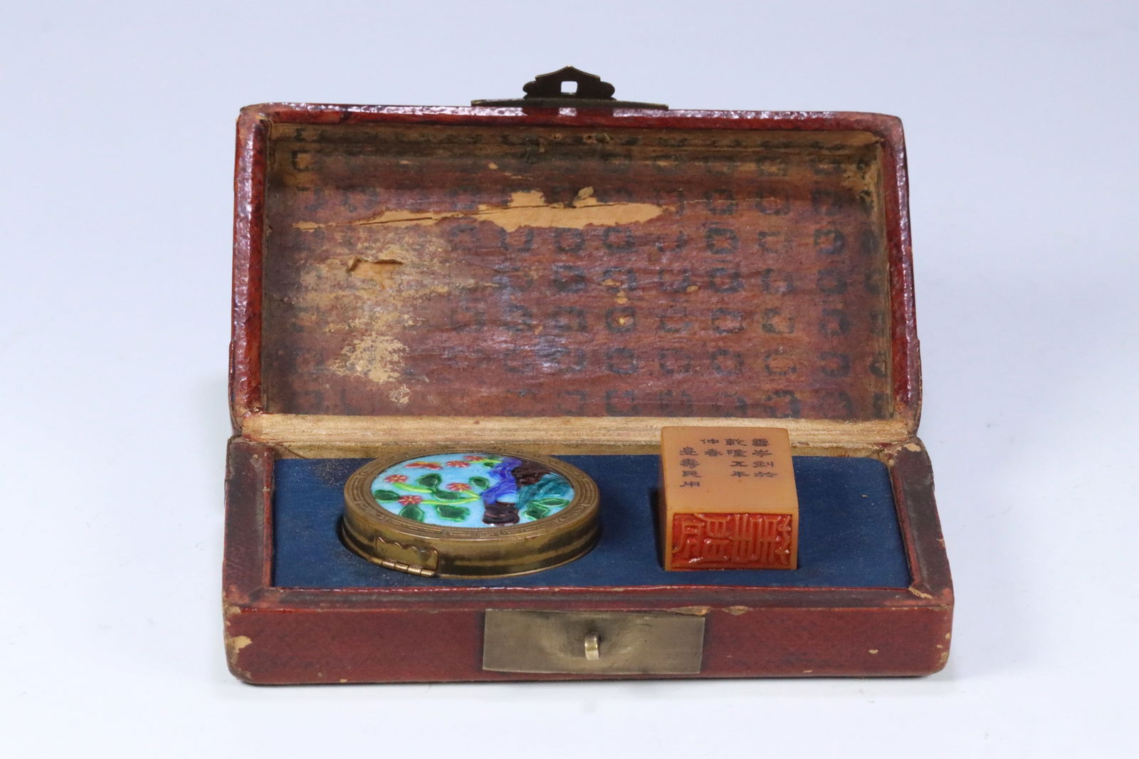 A set of Tianhuang stone seal and inkpad box with Xue Cen mark seal mark (1 of 6)