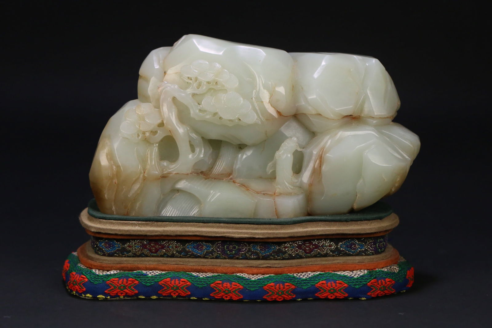 A Hetian jade mountain ornament from the Qing Dynasty (1 of 2)