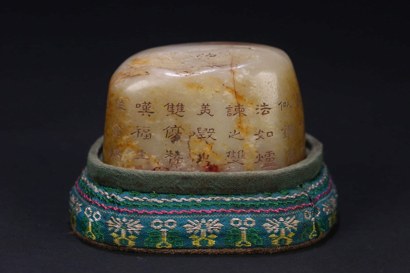 Hetian Jade Seed Material Seal: 6.8*4.5*3.8/219.3g