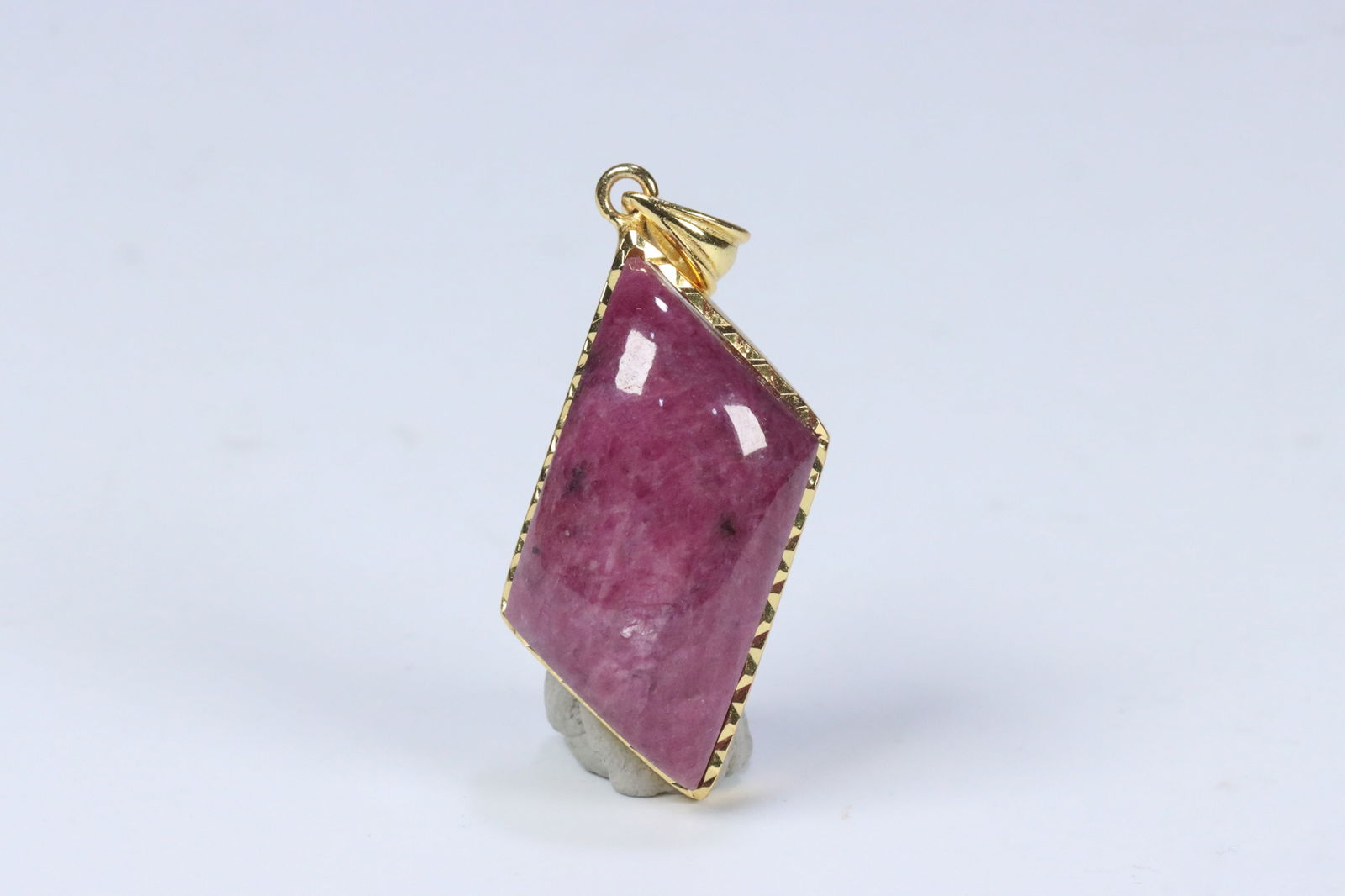 Qing Dynasty Gilded Silver Pendant Inlaid with Rubies: 4.05*1.68*1.06/15g