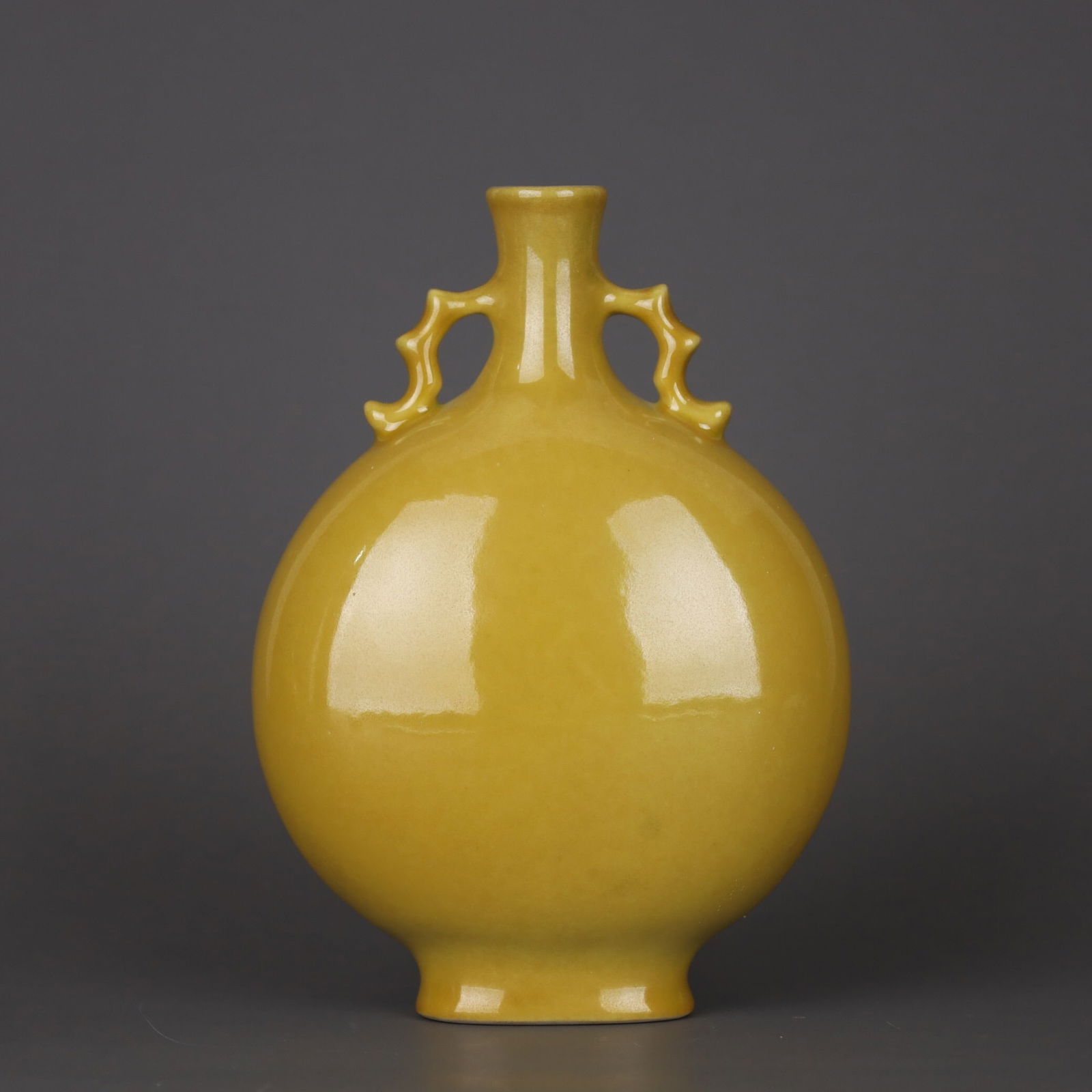 Yongzheng-era yellow-glazed flat bottle (1 of 4)