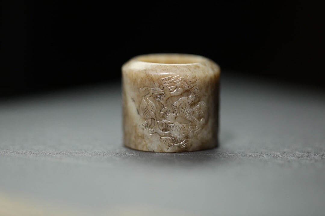 Qing Dynasty Hetian jade thumb ring (1 of 2)