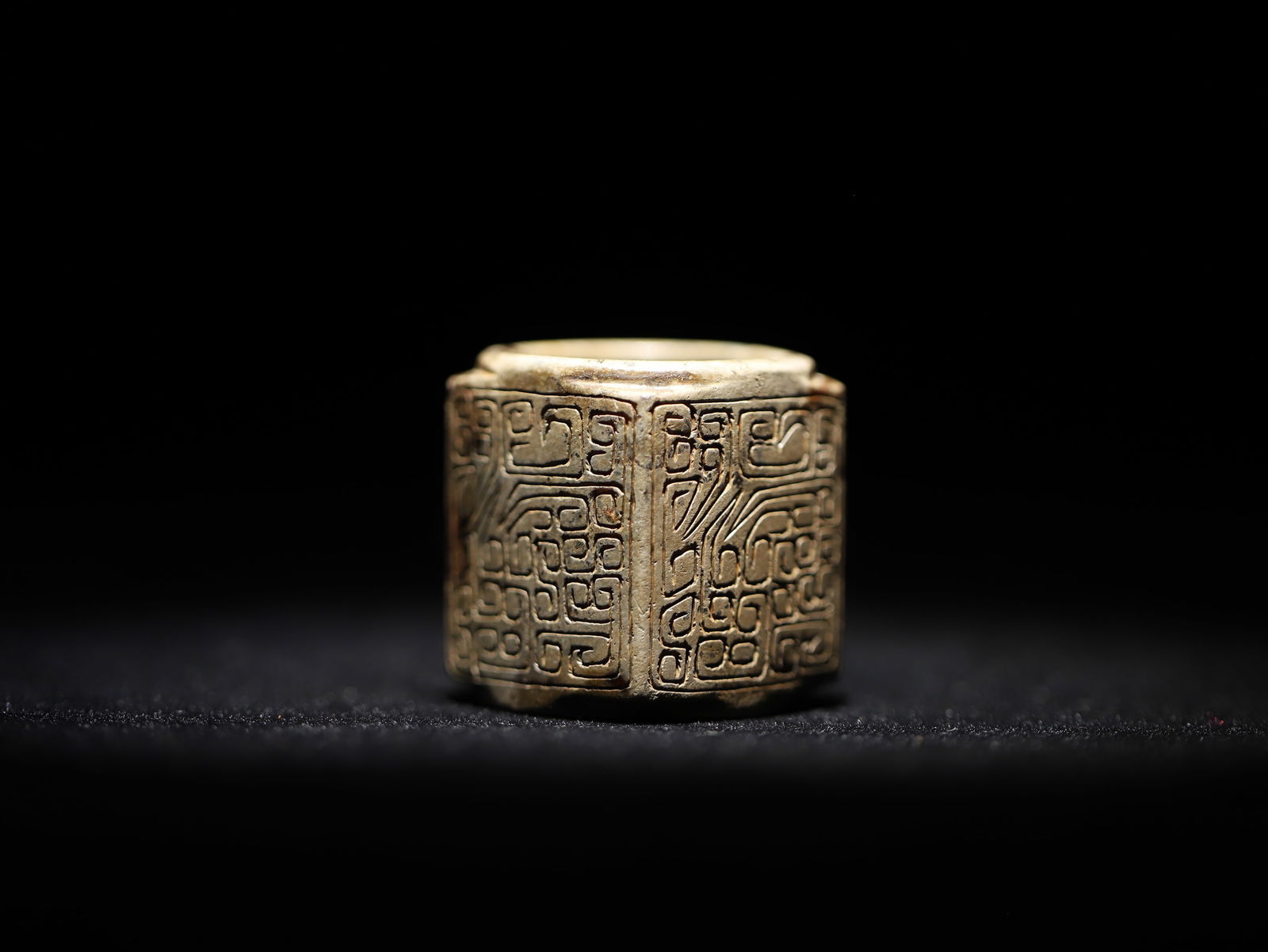 Jade Cong from the Liangzhu Culture Period: 4.3*4.1*/73.4g