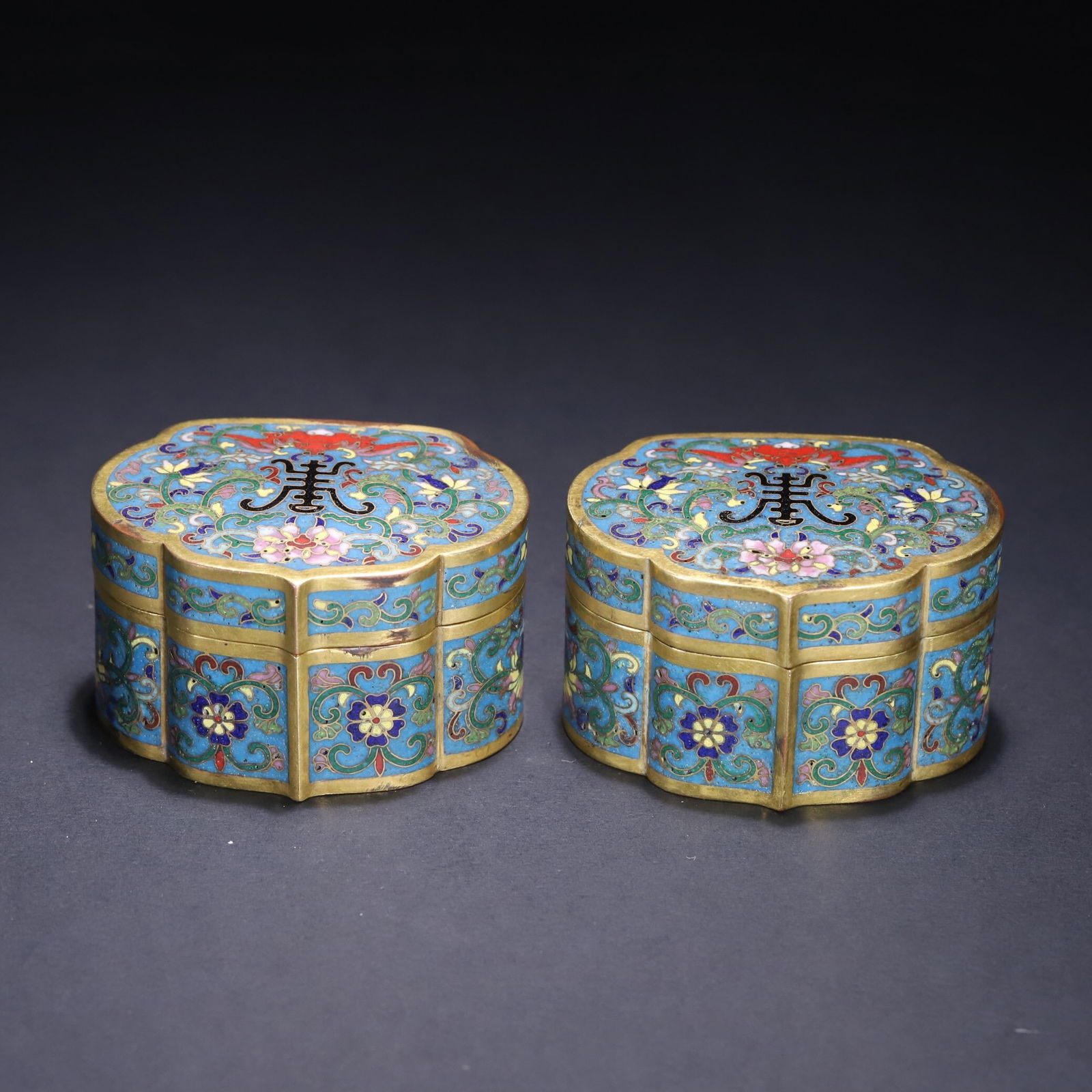 A Pair of Qianlong Cloisonné Covered Boxes: 4.3*7.3*5.5/558.9g