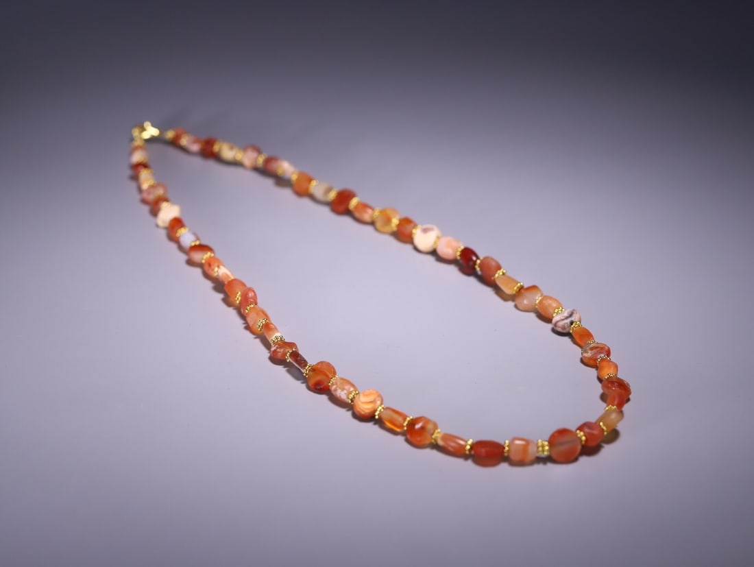 West Asian Agate Necklace: 25.7g