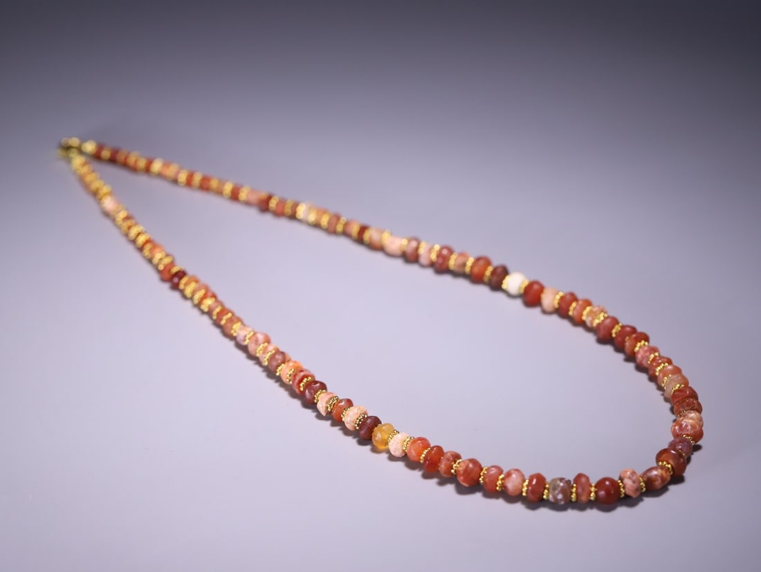 West Asian Agate Necklace: 25.6g