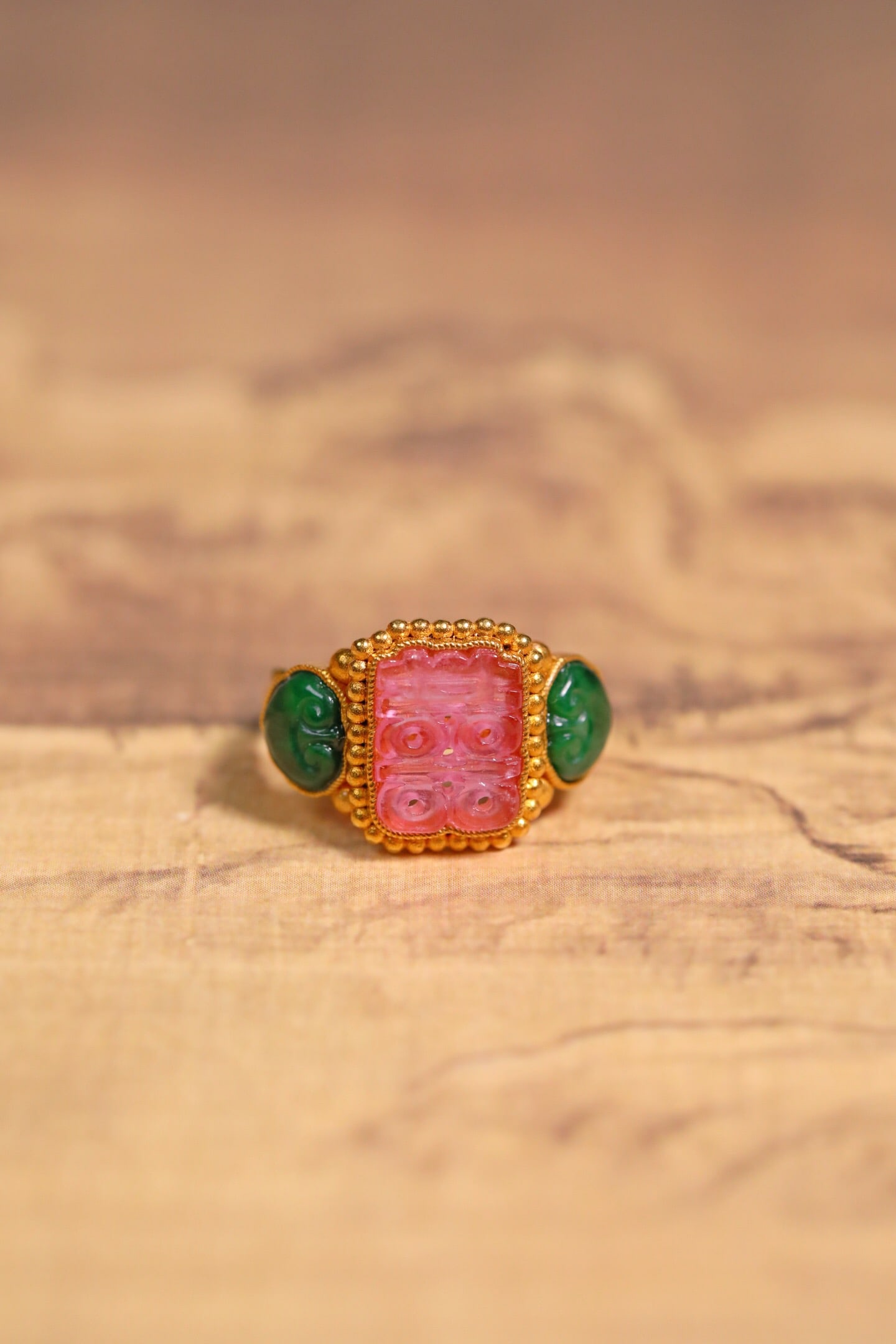 Silver gilt ring with three stones from the period of foreign exchange earnings: 14 ???