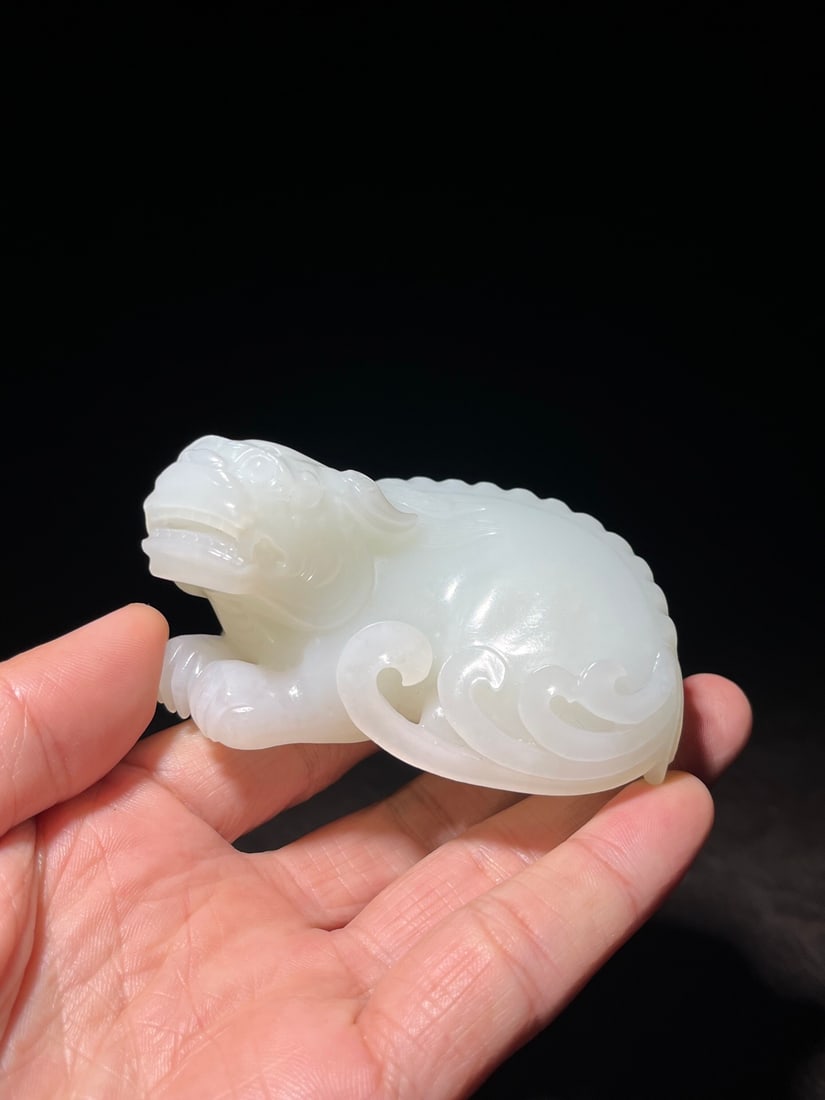 Qing Dynasty Hetian Jade Ornament: 8.2*4.9*4.2/248.9g