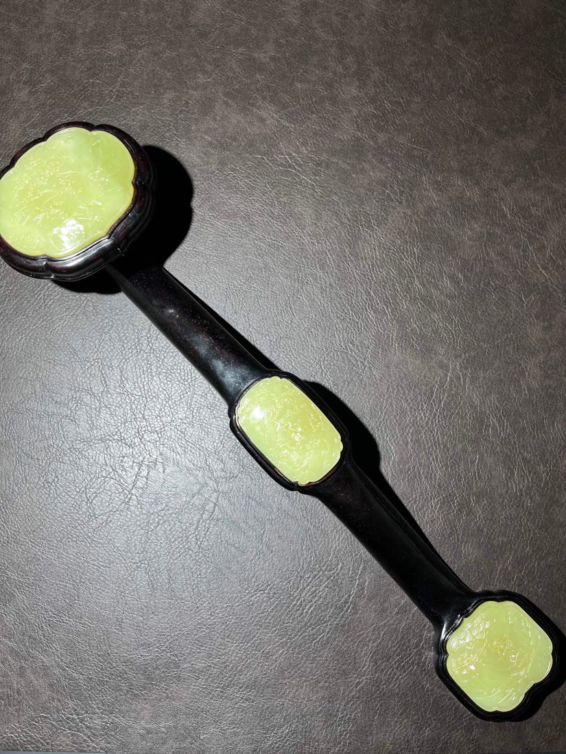 Qing Dynasty Hetian Yellow Jade Inlaid Ruyi Ornament: 52*12*8.8/788.6g