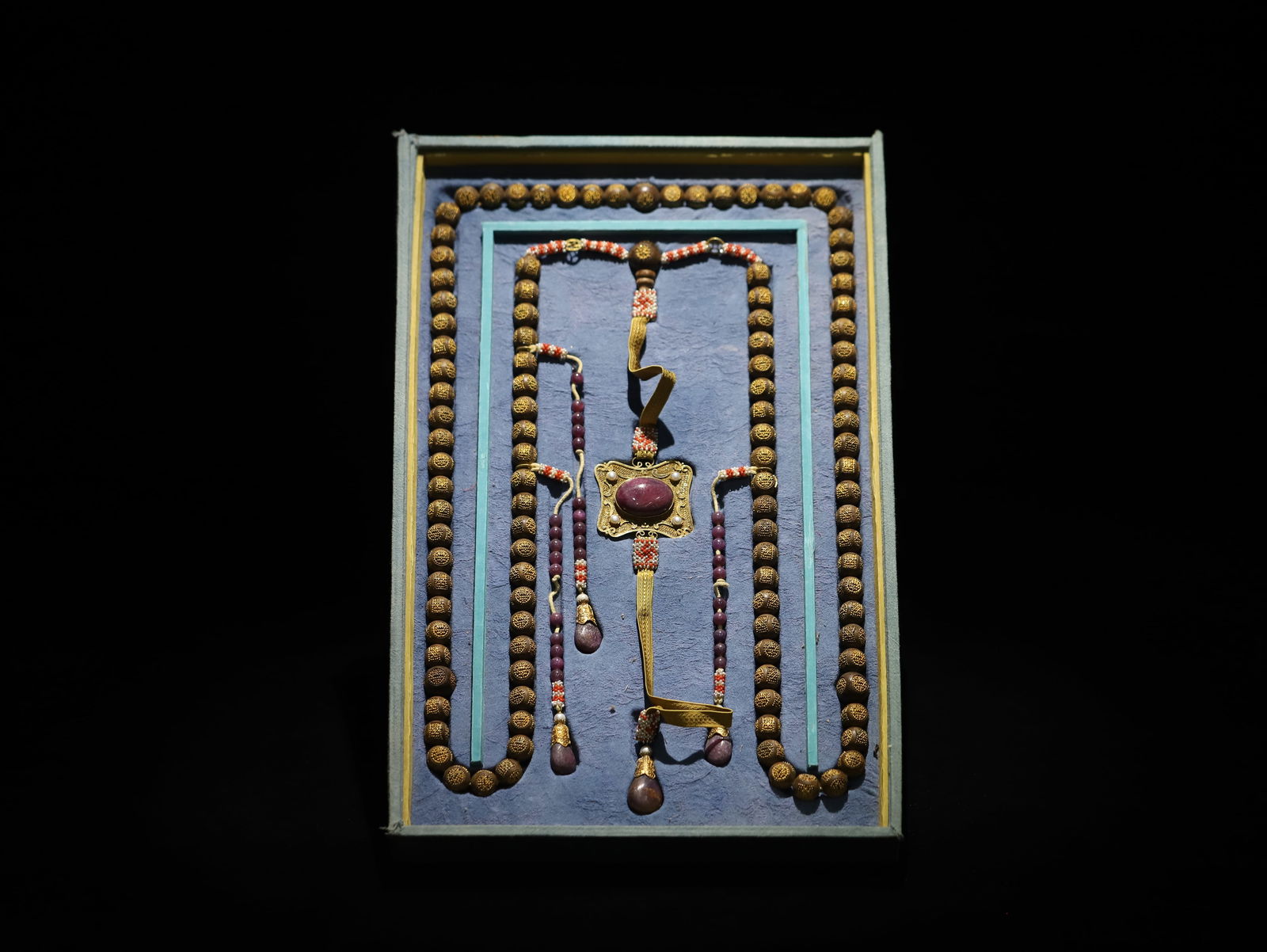 Qing Dynasty Agarwood Inlaid Gilt Bronze Court Beads: 1.4/411.2g