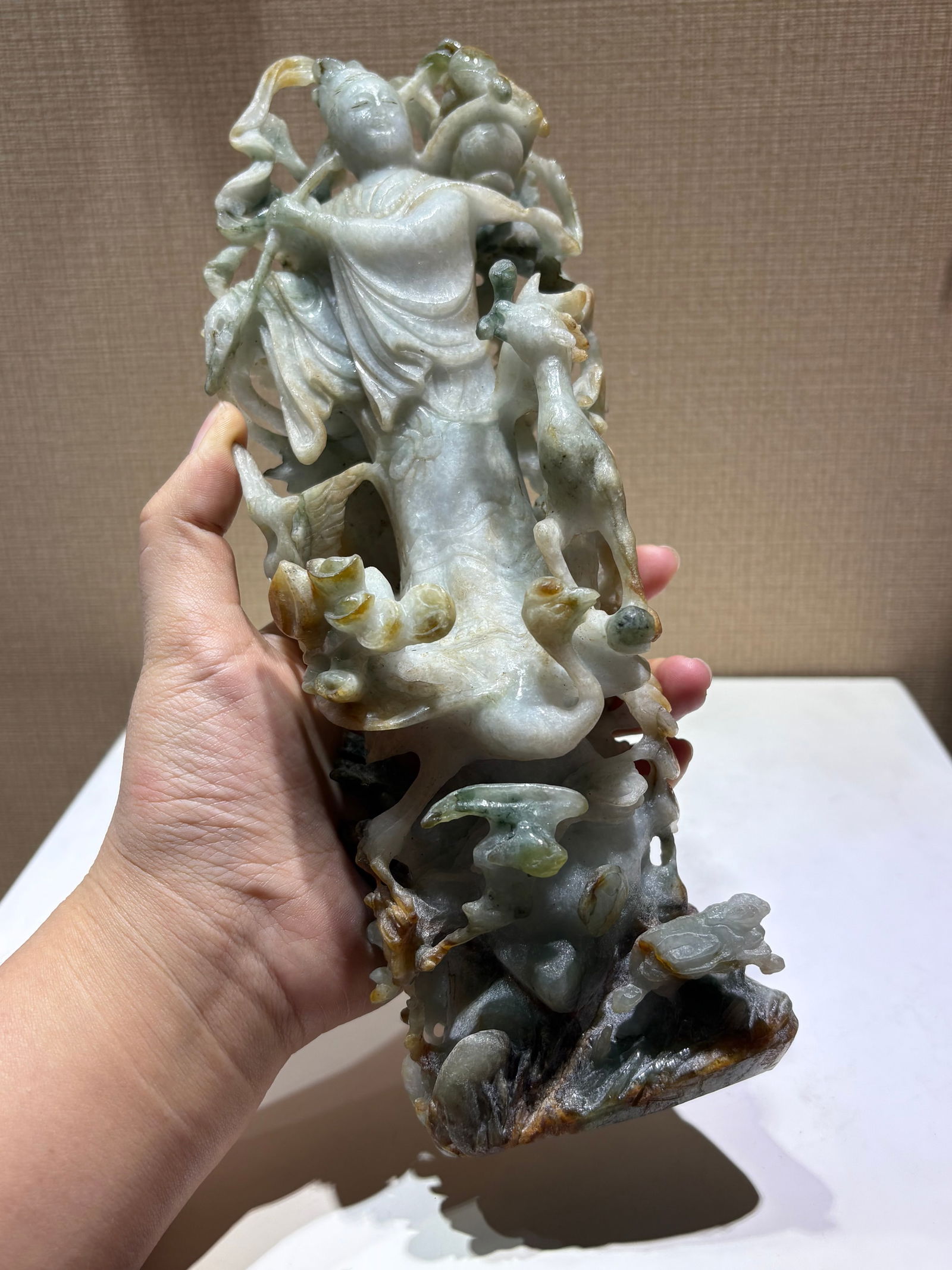 Qing Dynasty jadeite ornament: ~500g