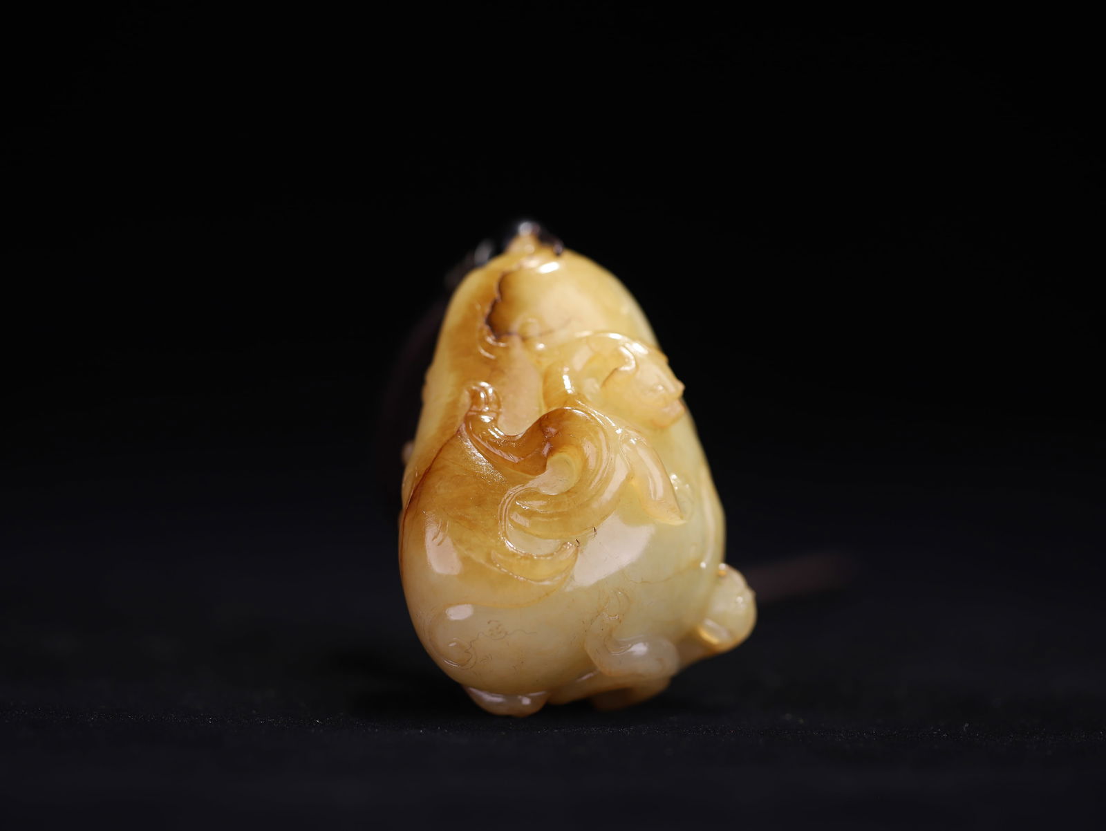 Qing Dynasty Hetian jade hand-held piece (1 of 2)
