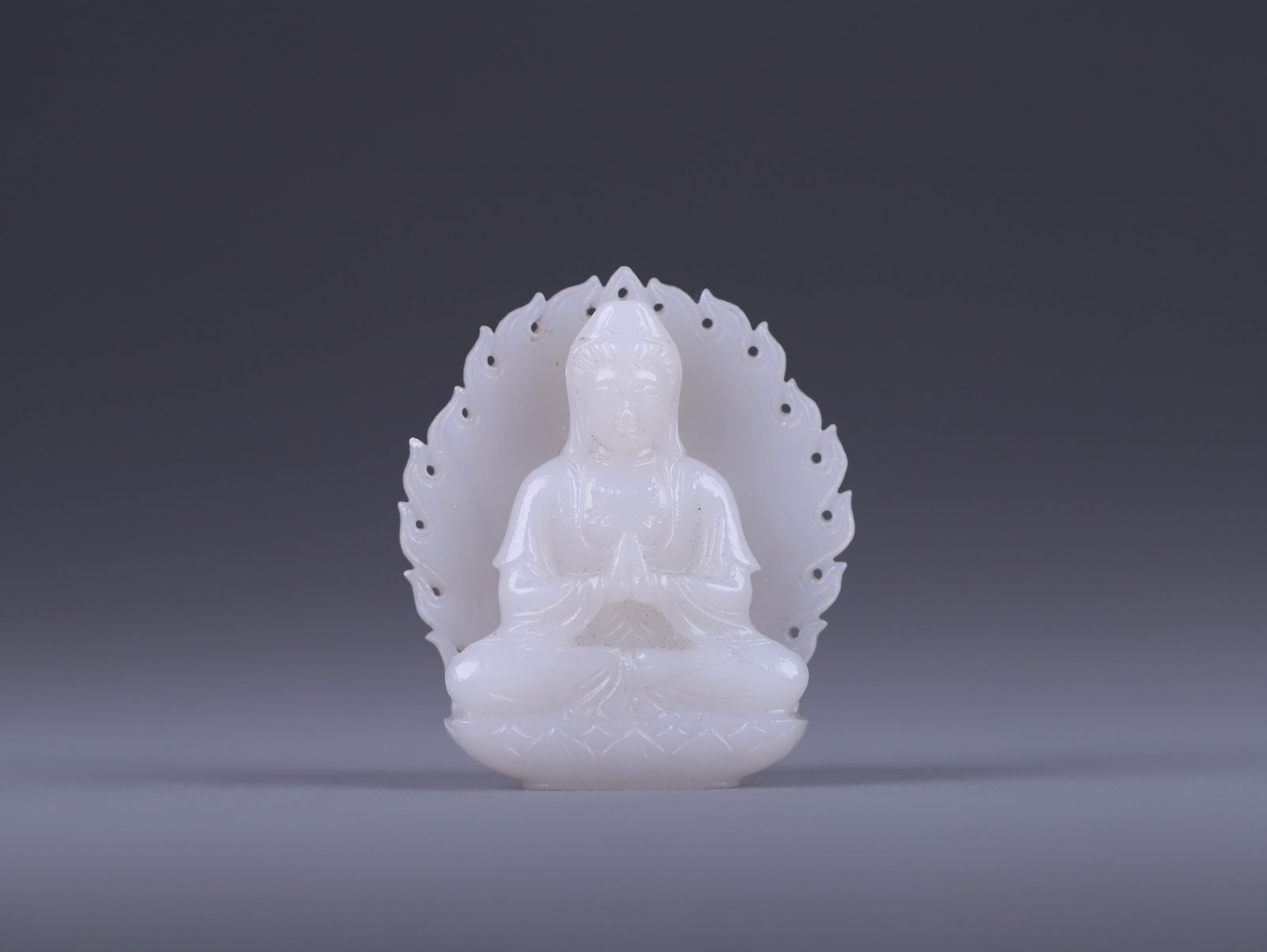 Hetian jade pendant: 5.15*4.5*1.2/35.5g